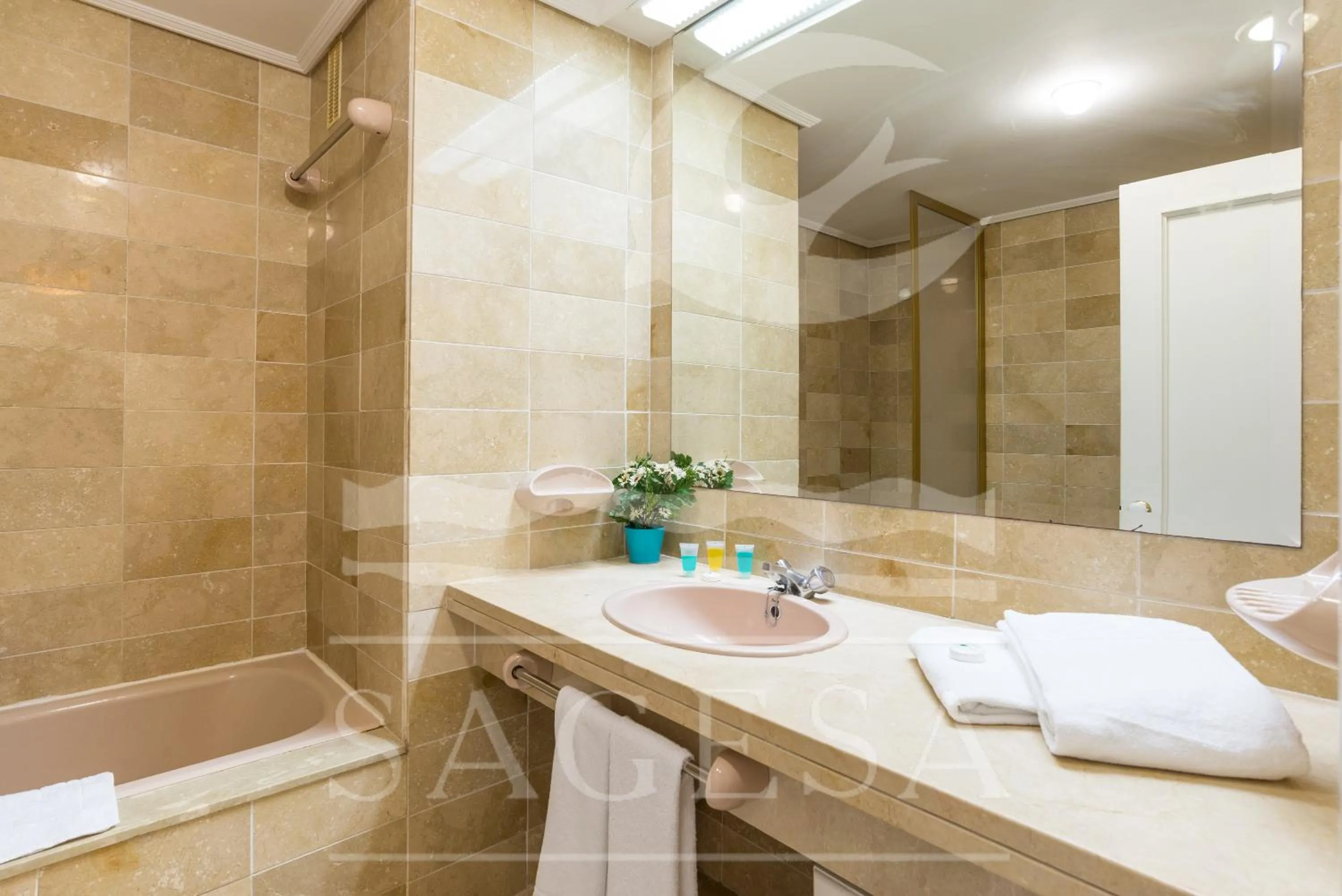 Bath in Jardines de las Golondrinas