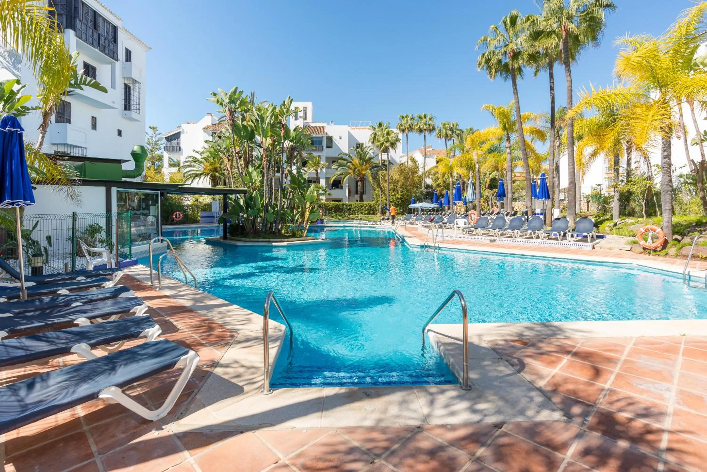 Swimming pool in Jardines de las Golondrinas