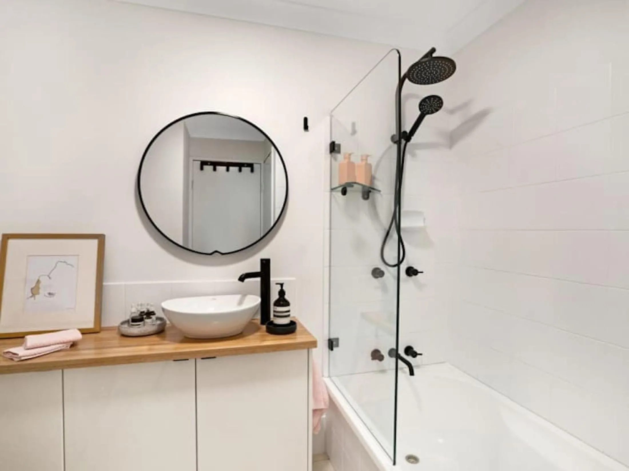 Bathroom in Paradise Grove Holiday Apartments