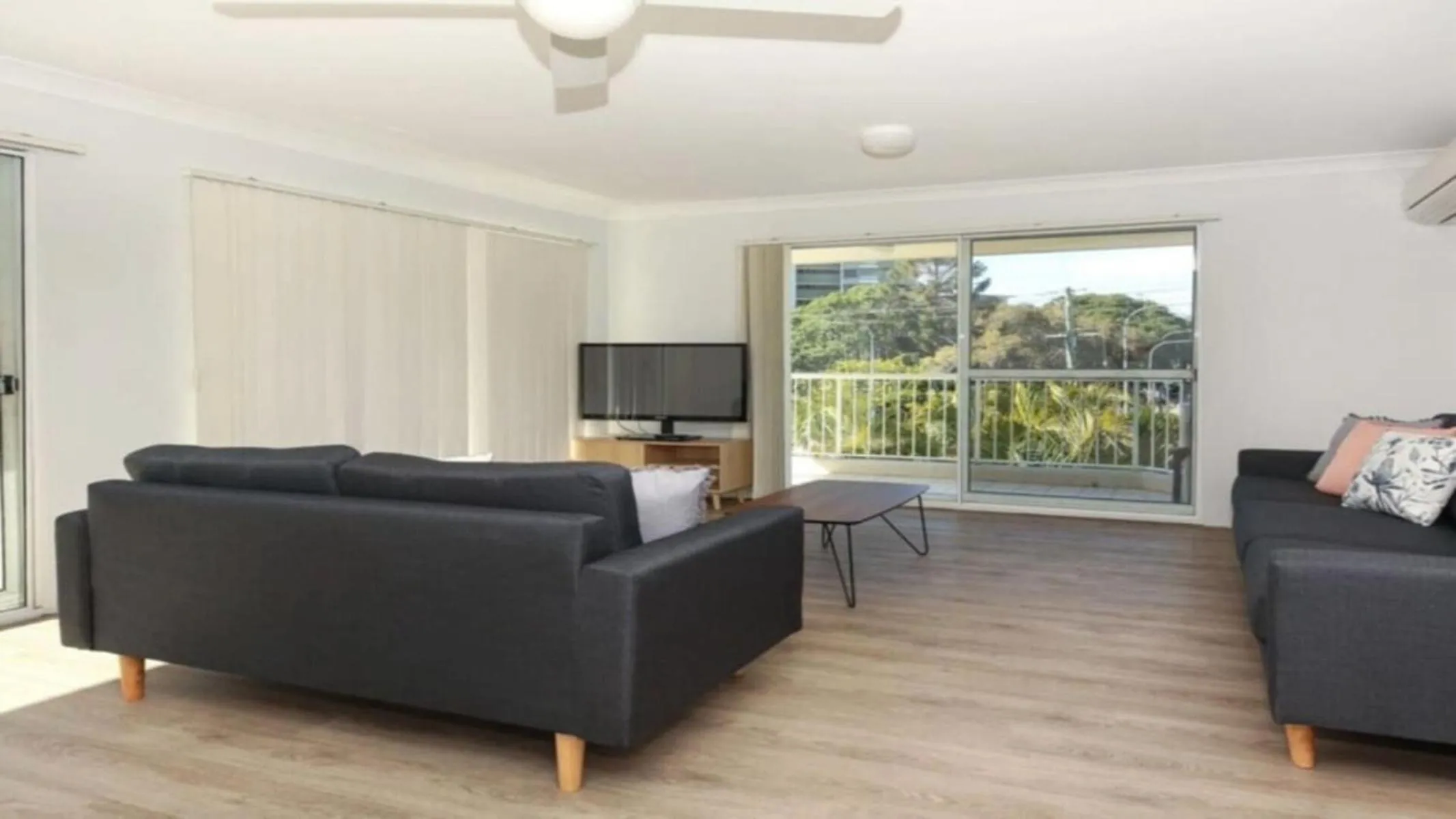 Living room in Paradise Grove Holiday Apartments