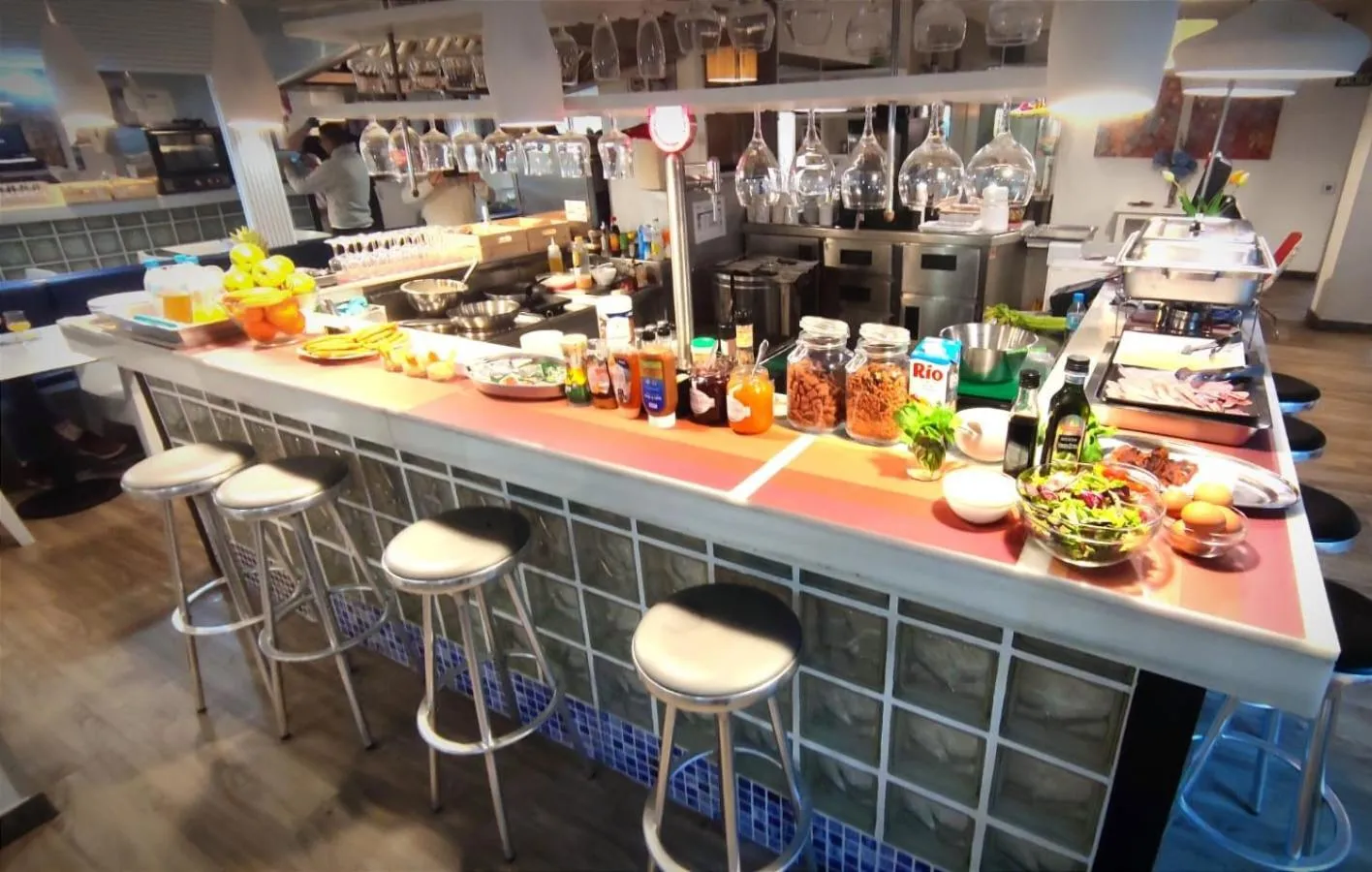 Buffet breakfast in Colors