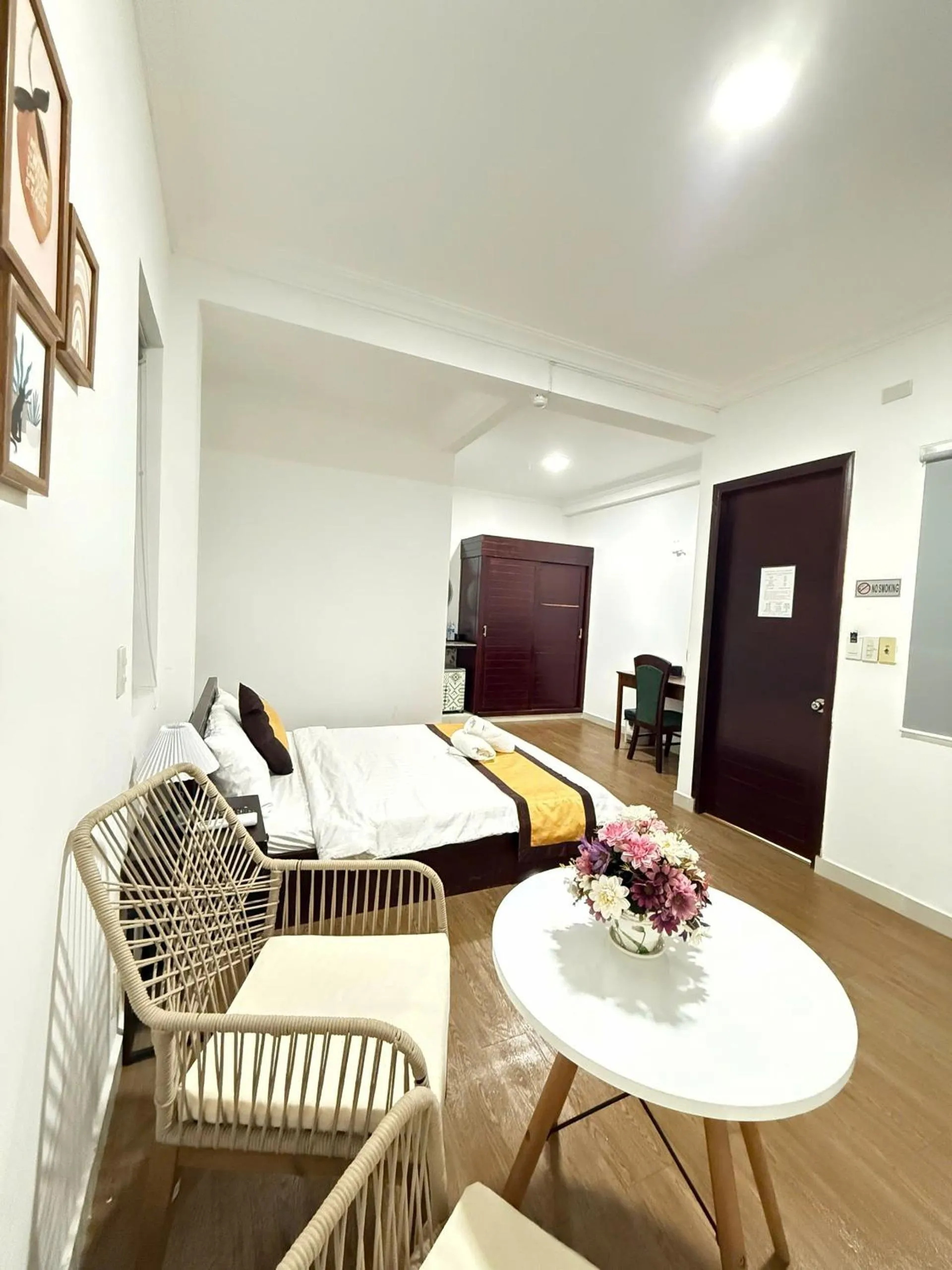 Photo of the whole room, Bed in Hotel Đông Nhi