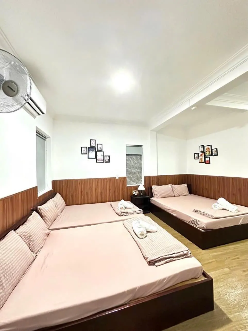 Photo of the whole room, Bed in Hotel Đông Nhi