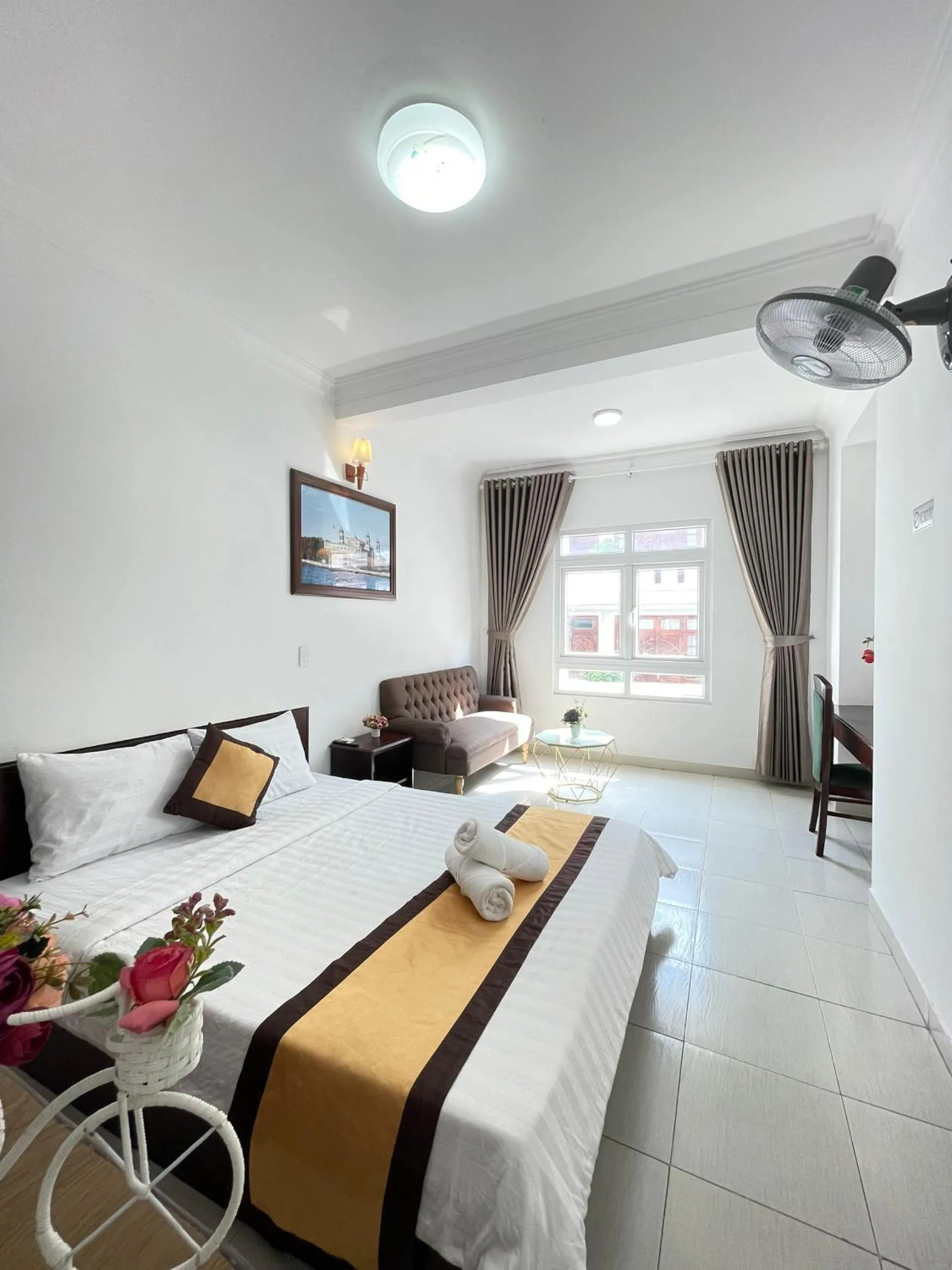 Bedroom, Bed in Hotel Đông Nhi