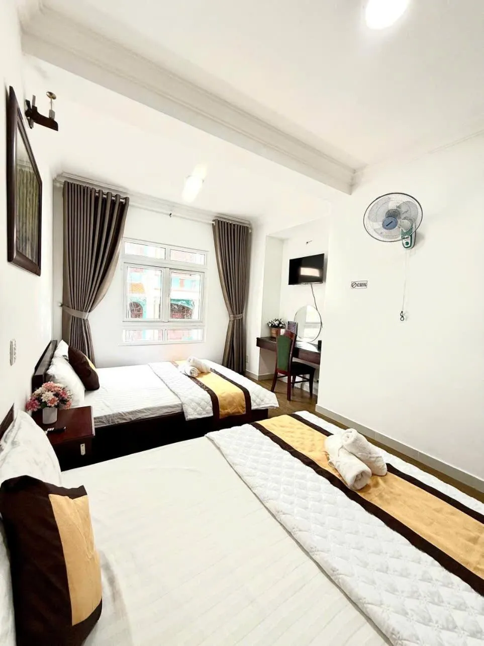 TV and multimedia, Bed in Hotel Đông Nhi