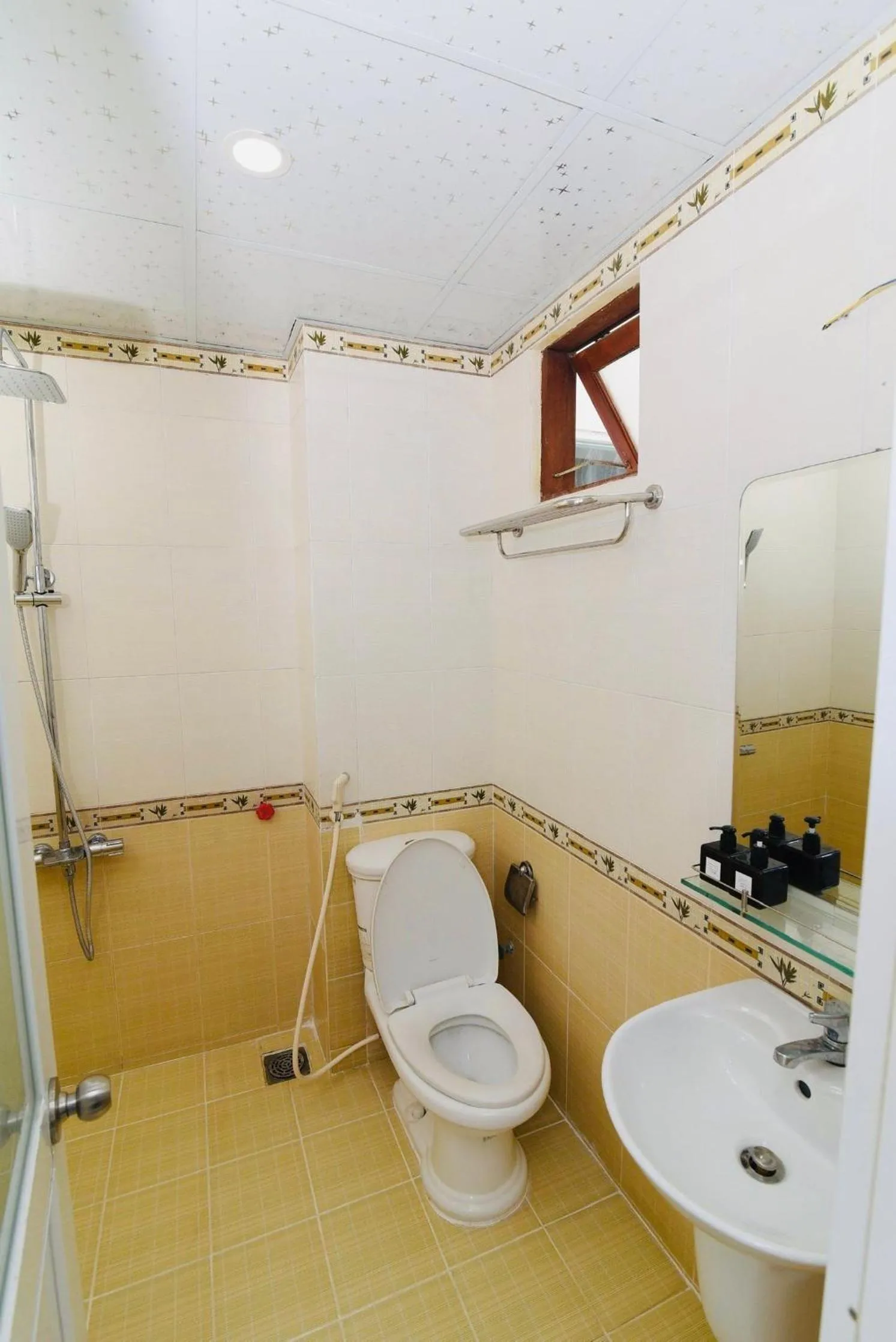 Bathroom in Hotel Đông Nhi