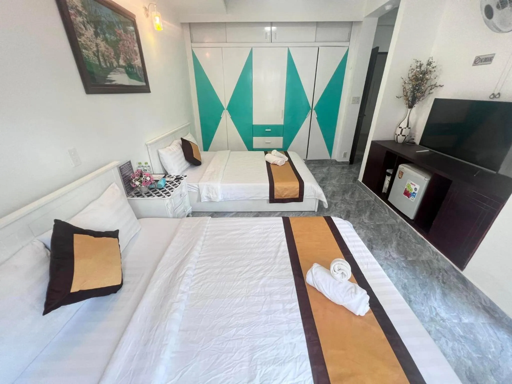 TV and multimedia, Bed in Hotel Đông Nhi