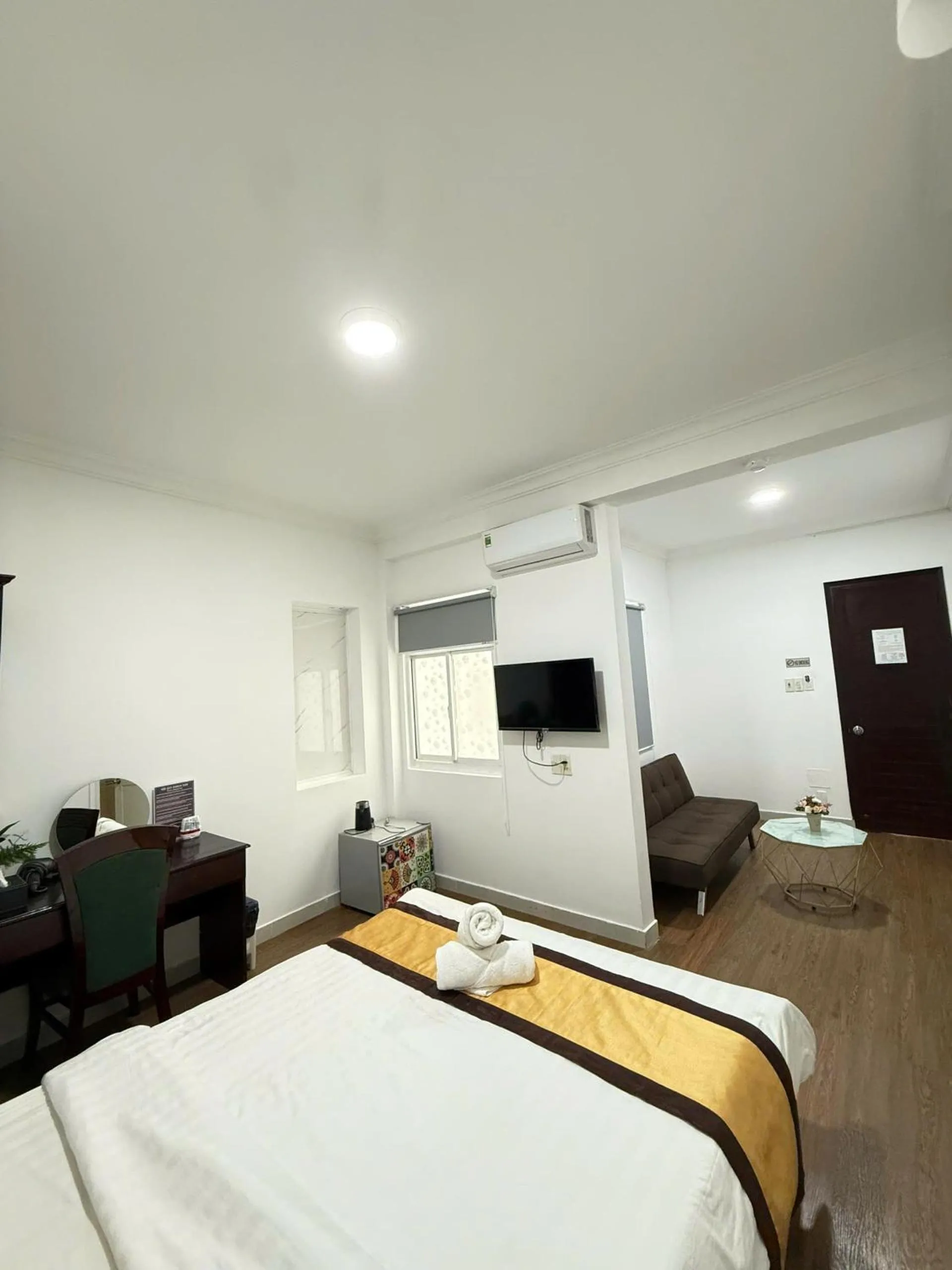 TV and multimedia, Bed in Hotel Đông Nhi