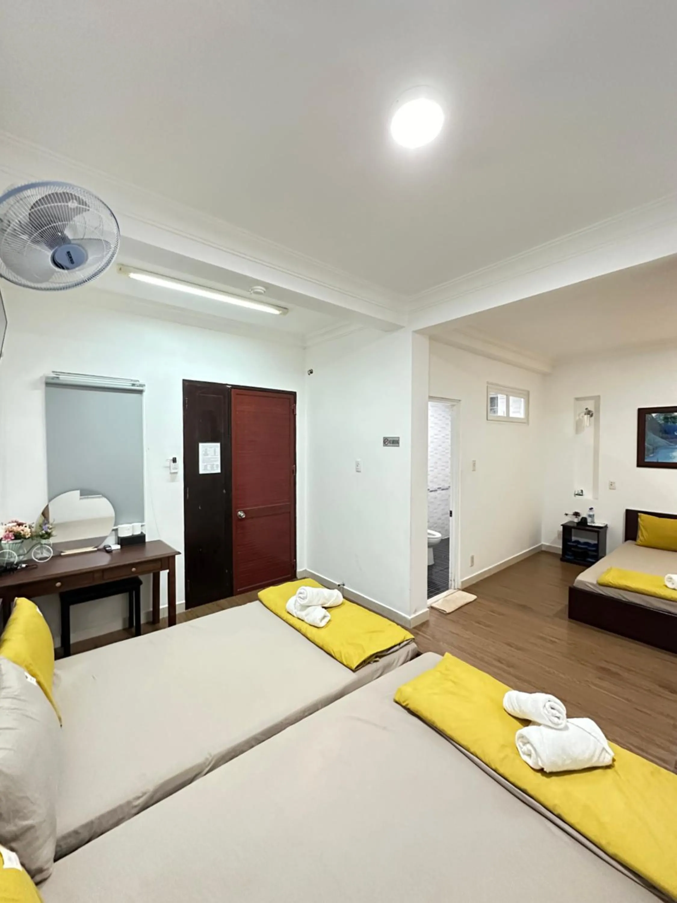 TV and multimedia, Bed in Hotel Đông Nhi