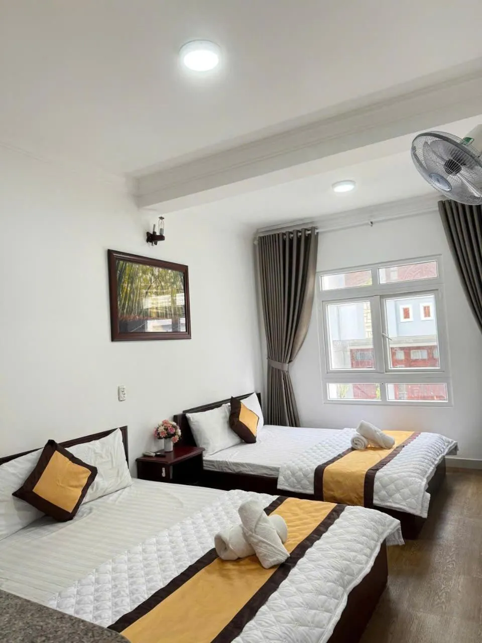 Photo of the whole room, Bed in Hotel Đông Nhi