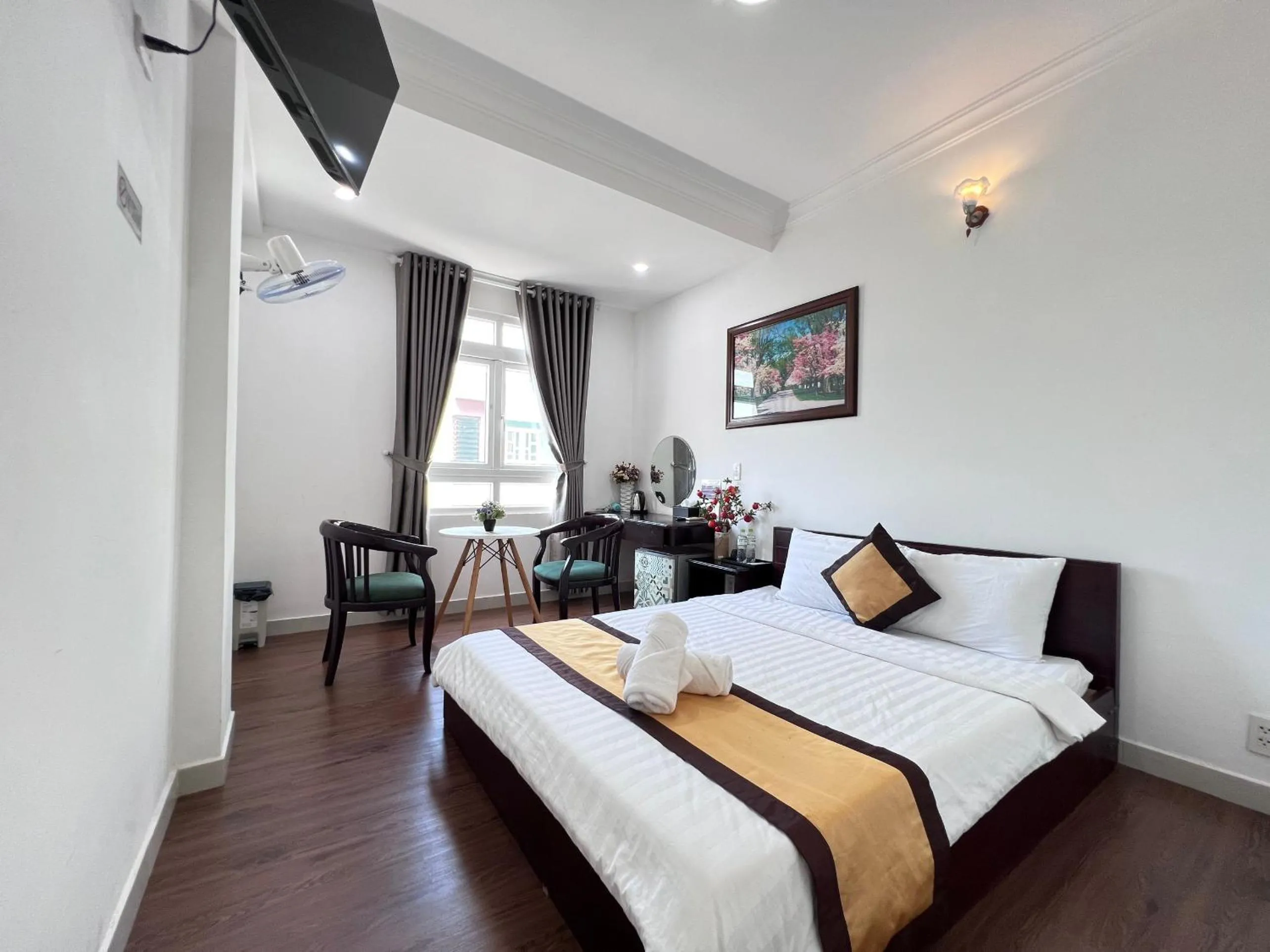 Photo of the whole room, Bed in Hotel Đông Nhi