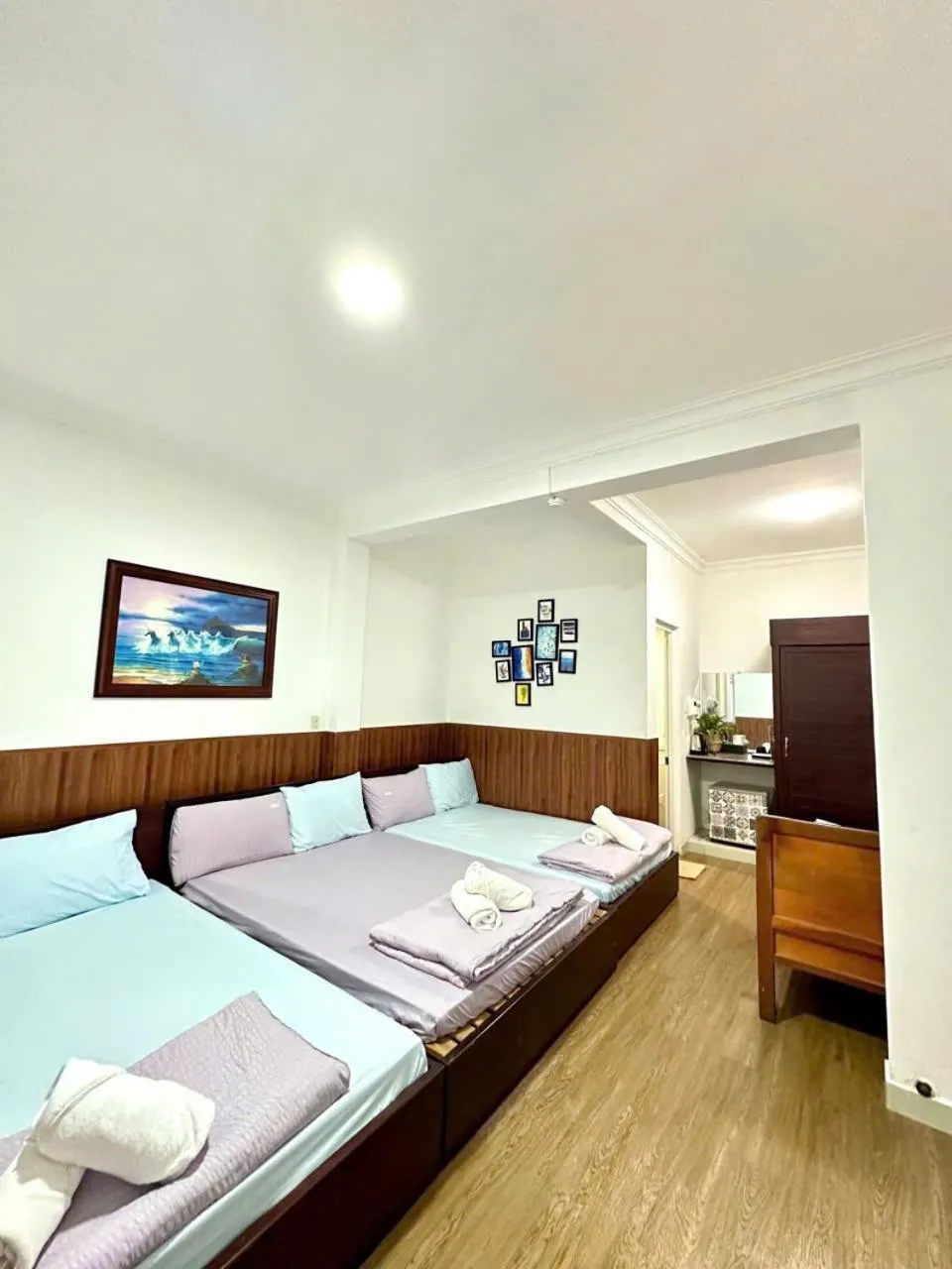 Photo of the whole room, Bed in Hotel Đông Nhi