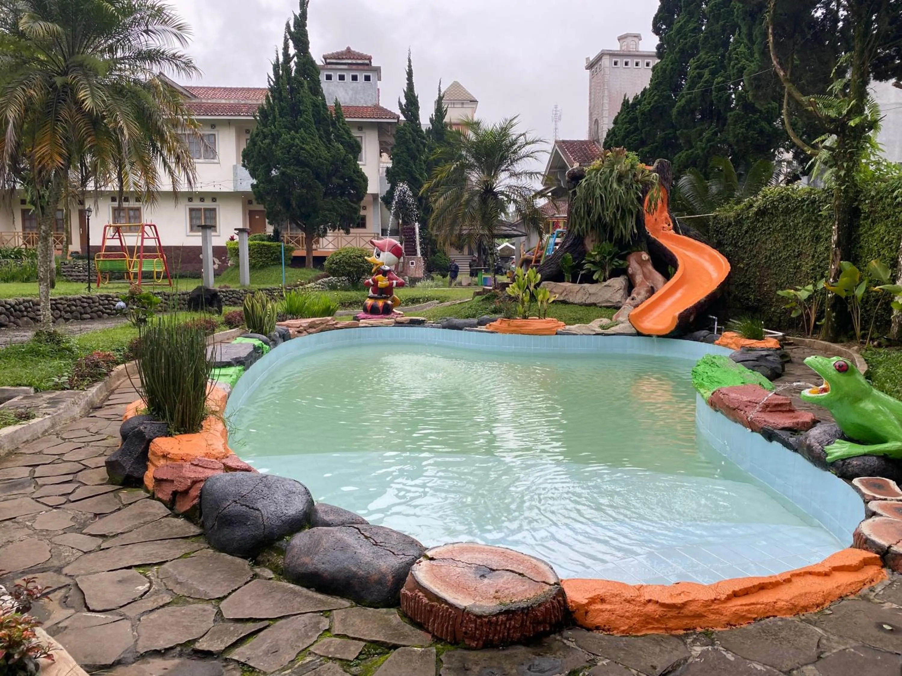 Swimming pool in Hotel Puspa Sari