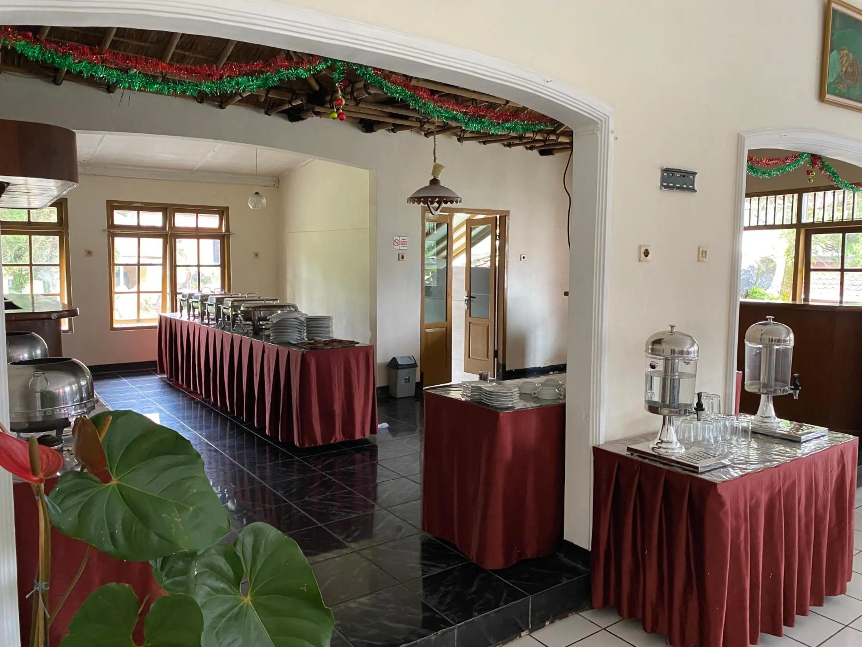 Restaurant/places to eat in Hotel Puspa Sari