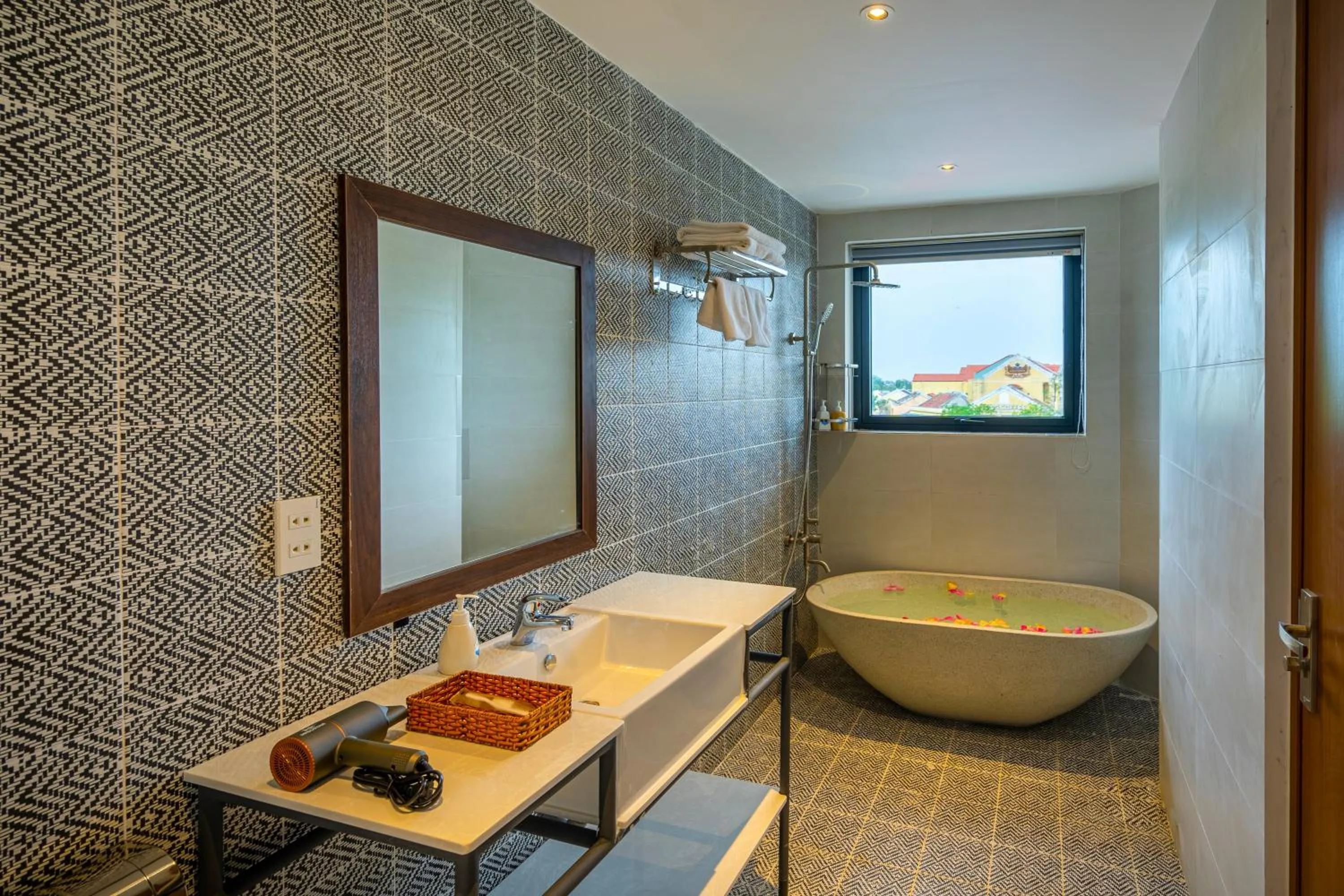 Bath in The Present River Villa Hoi An