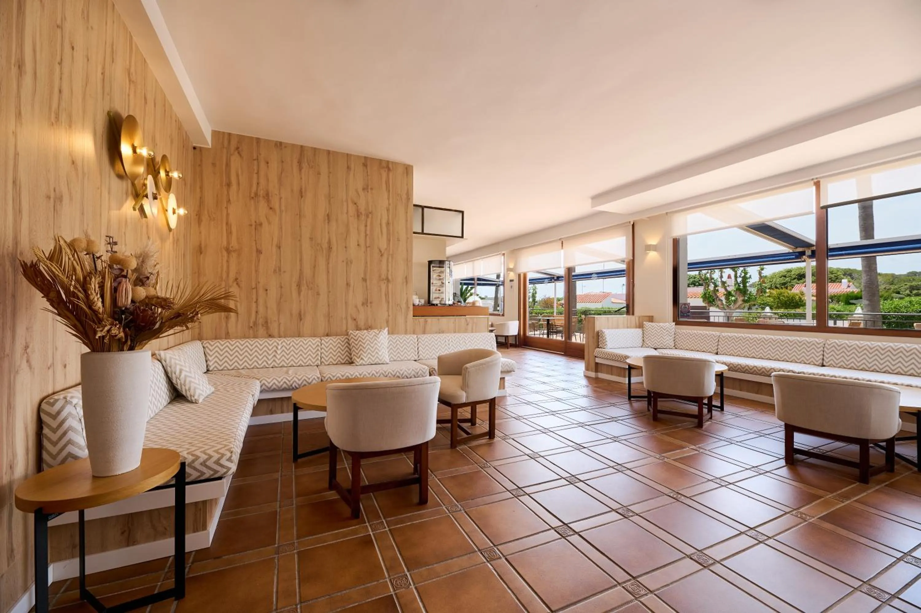 Lounge or bar in AluaSoul Menorca - Adults Only