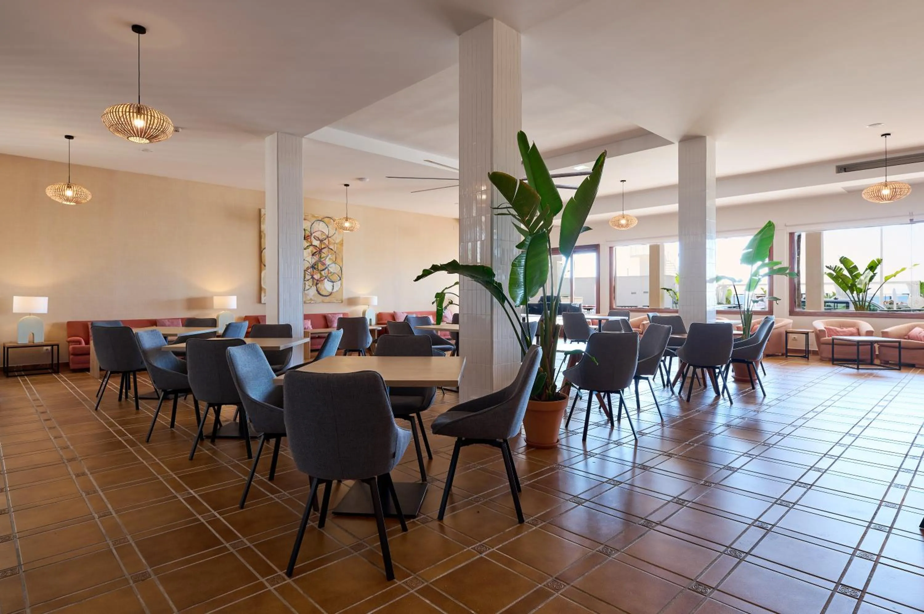 Lounge or bar in AluaSoul Menorca - Adults Only