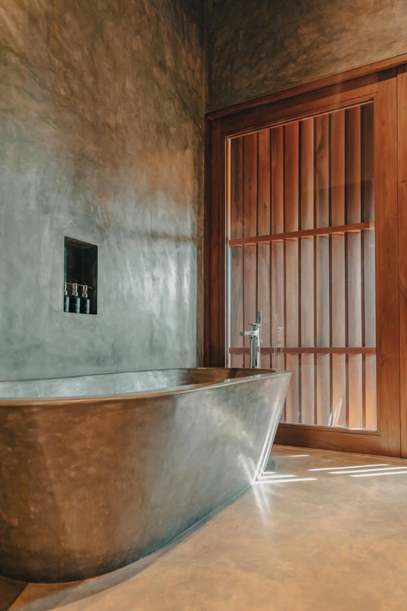 Bath in Villa Thamburu, Bentota