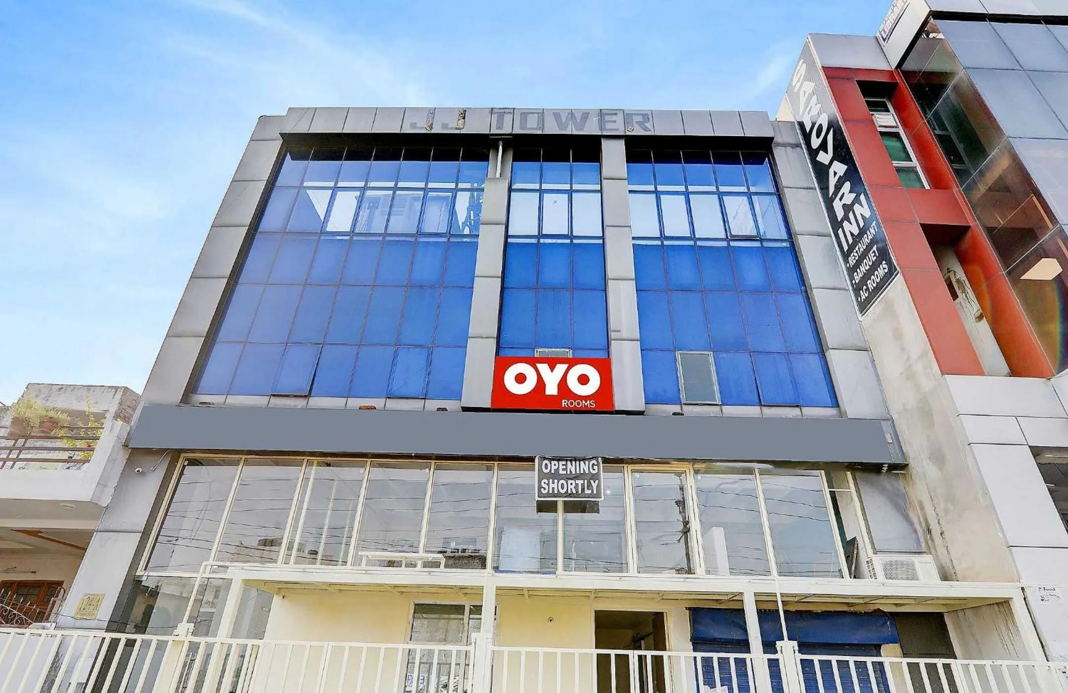 Facade/entrance in Hotel O SRV Palace