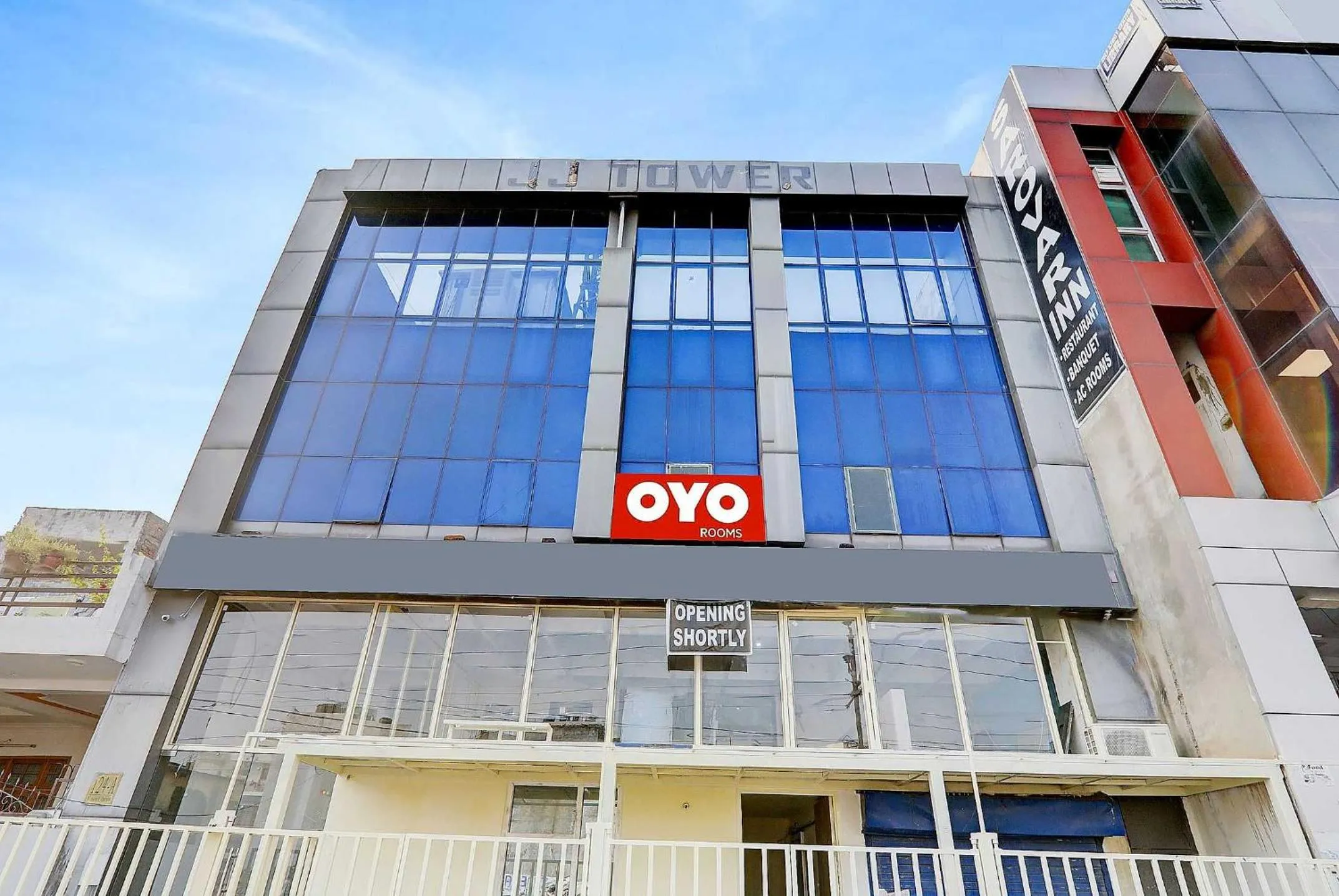 Facade/entrance in Hotel O SRV Palace