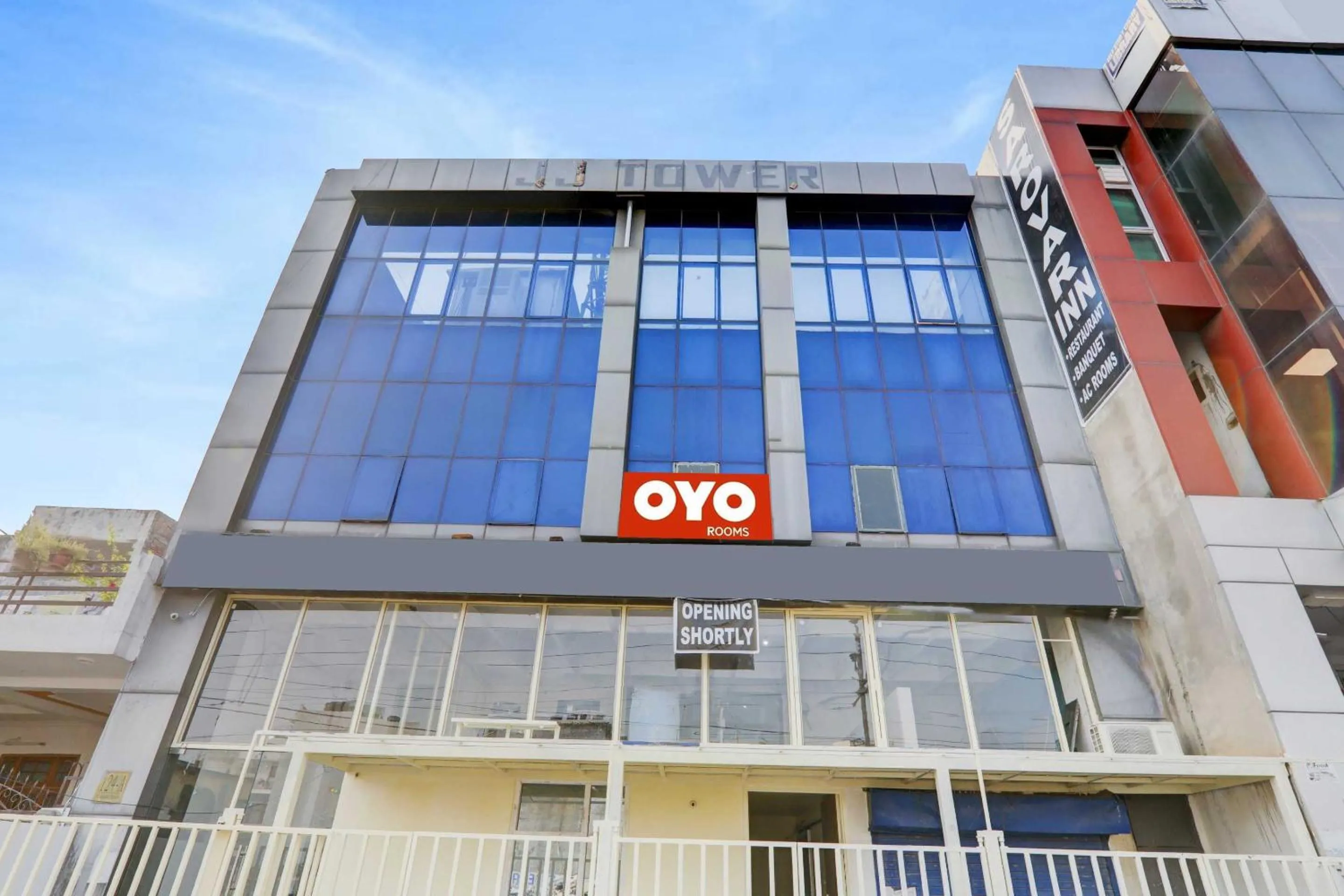 Facade/entrance in Hotel O SRV Palace