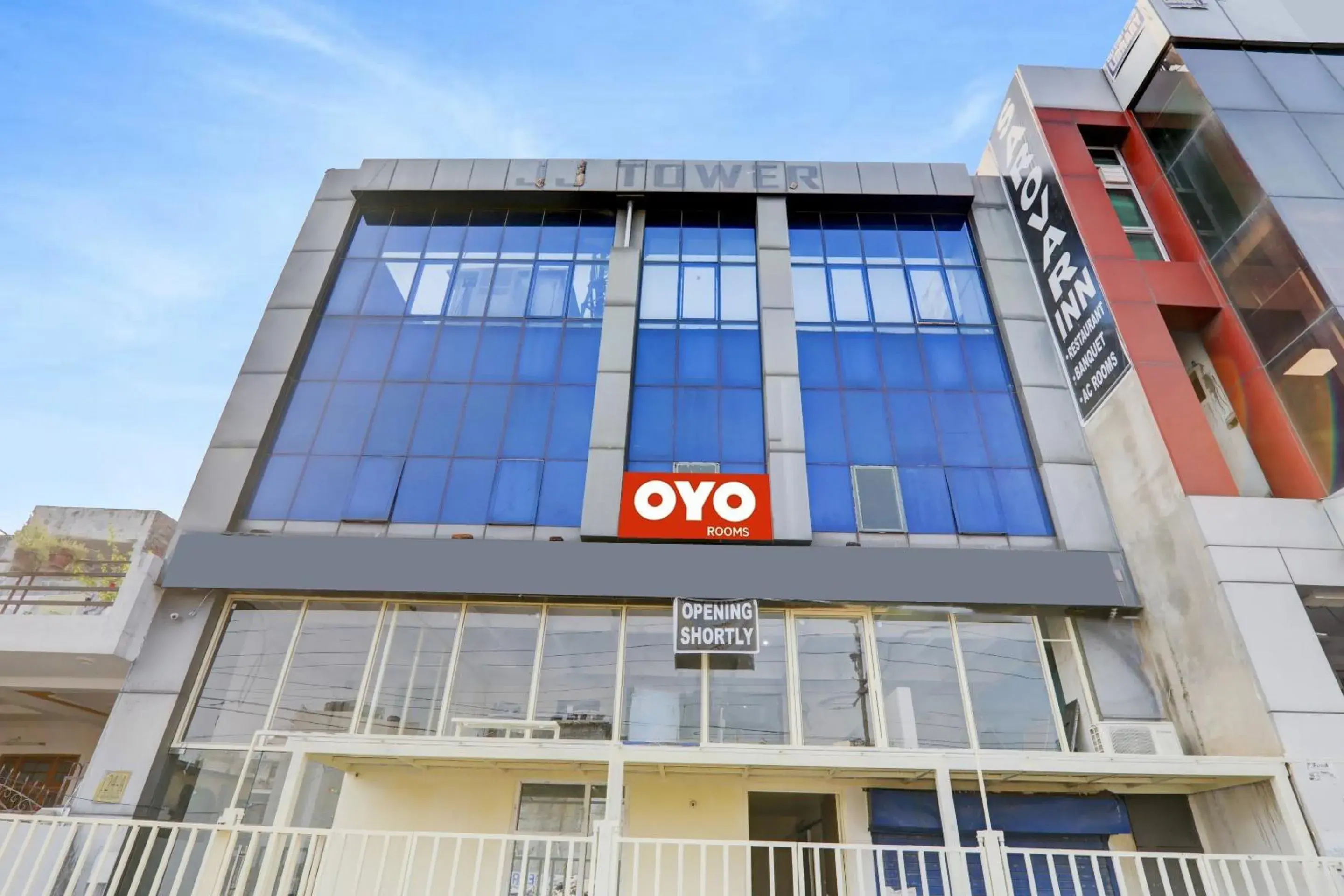 Facade/entrance in Hotel O SRV Palace Facade/entrance in Hotel O SRV Palace