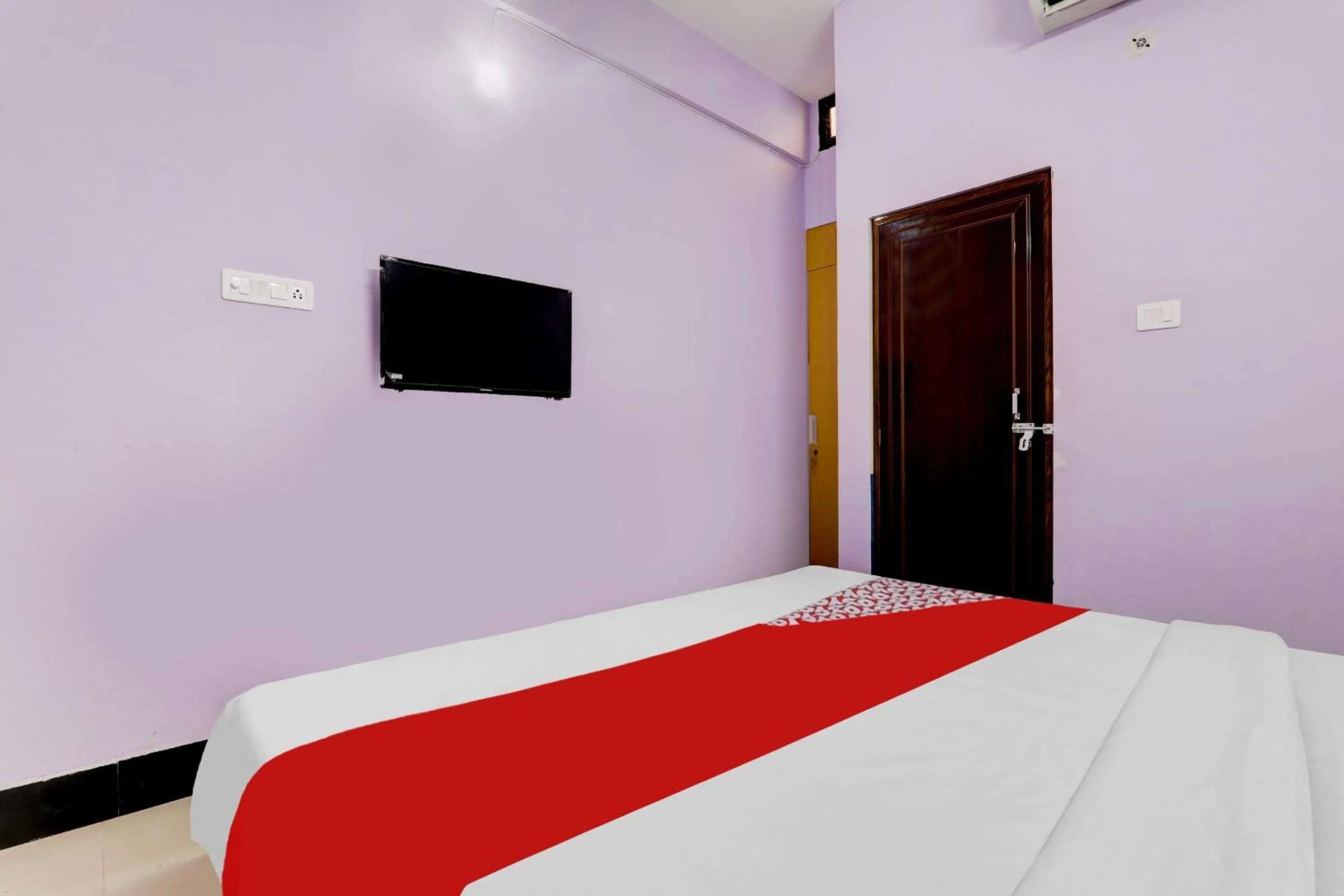 Bedroom, Bed in Hotel O SRV Palace