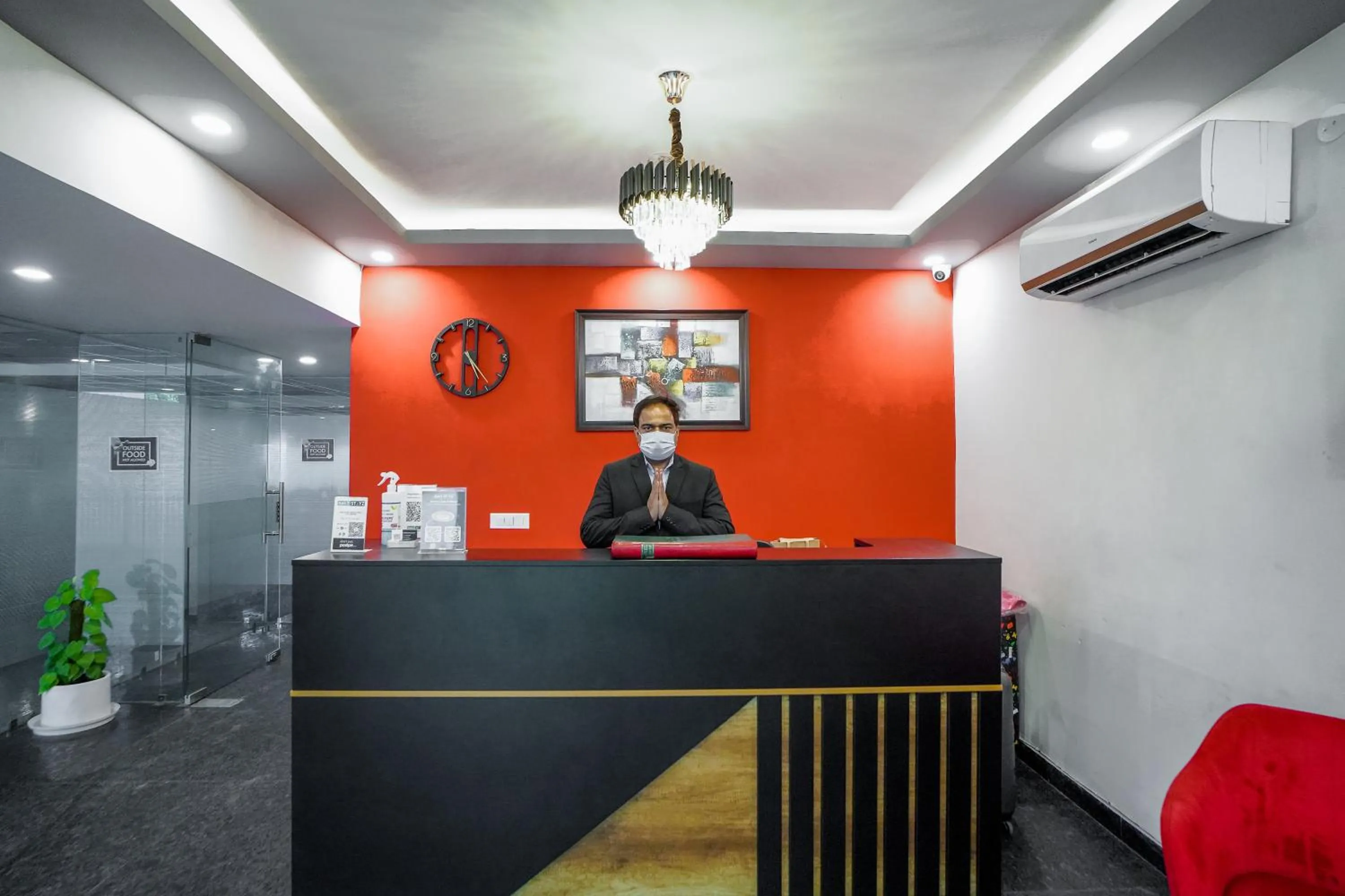 People in Saltstayz Select - Huda City Center