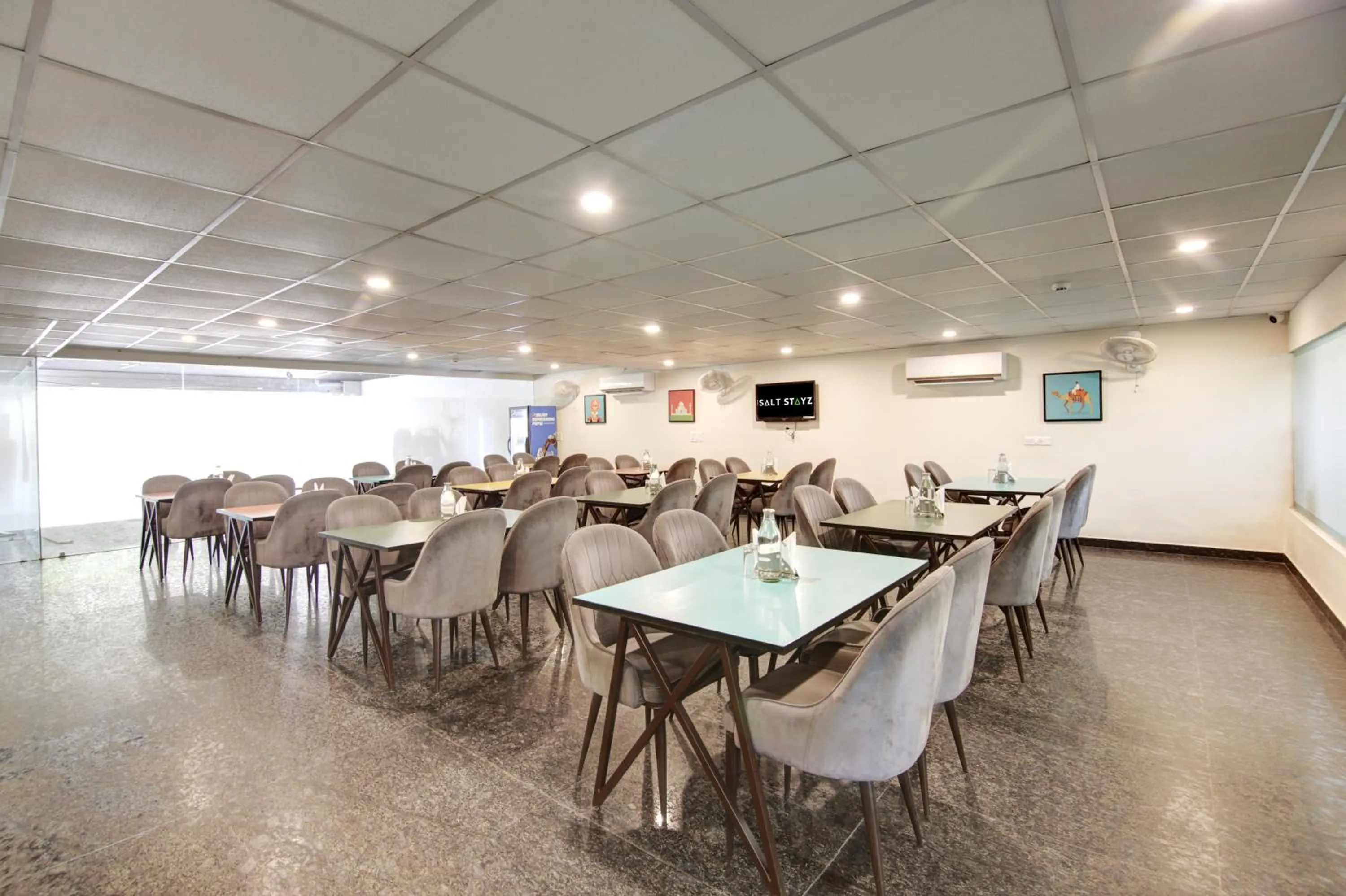 Restaurant/places to eat in Saltstayz Select - Huda City Center