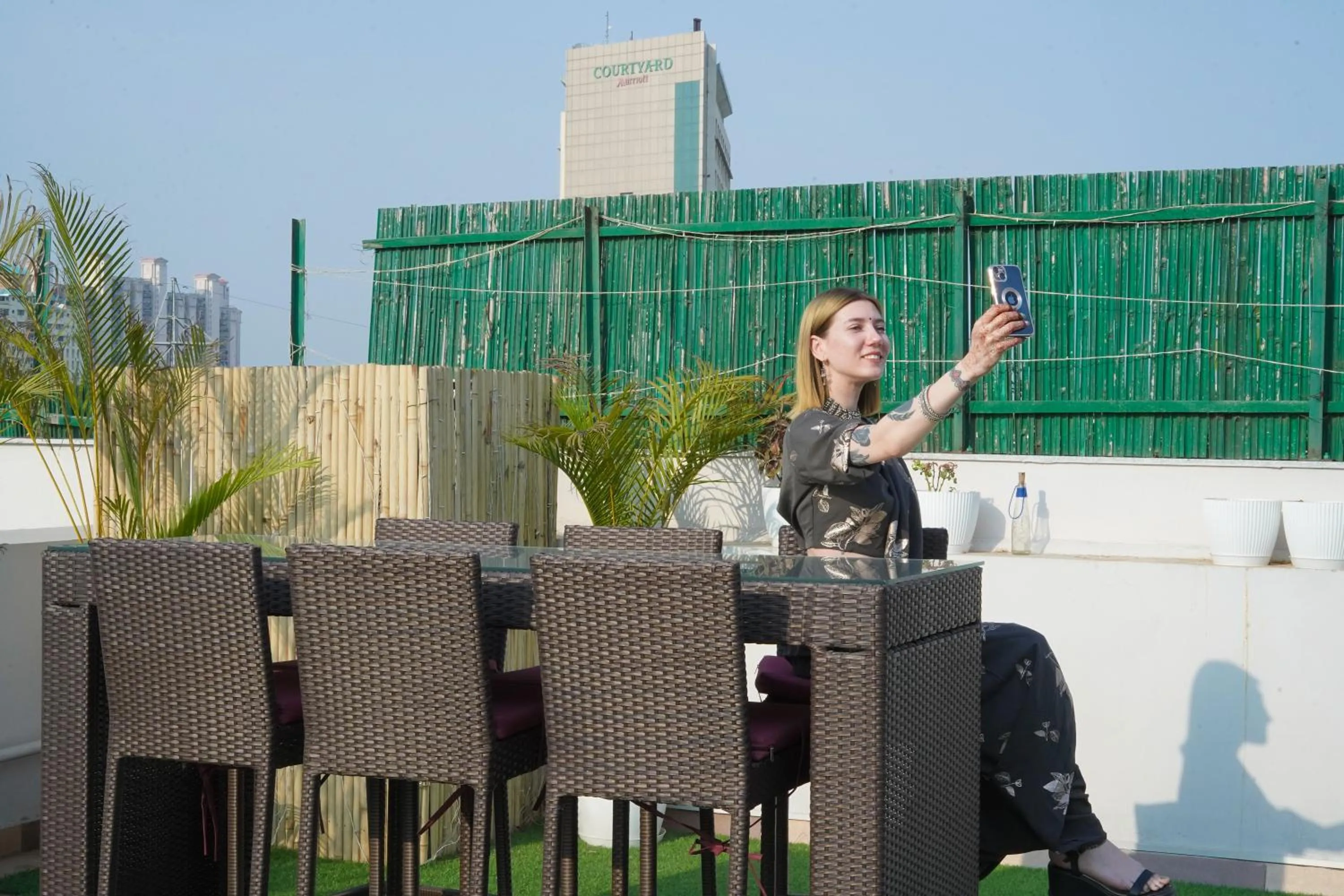 Communal lounge/ TV room in Saltstayz Select - Huda City Center