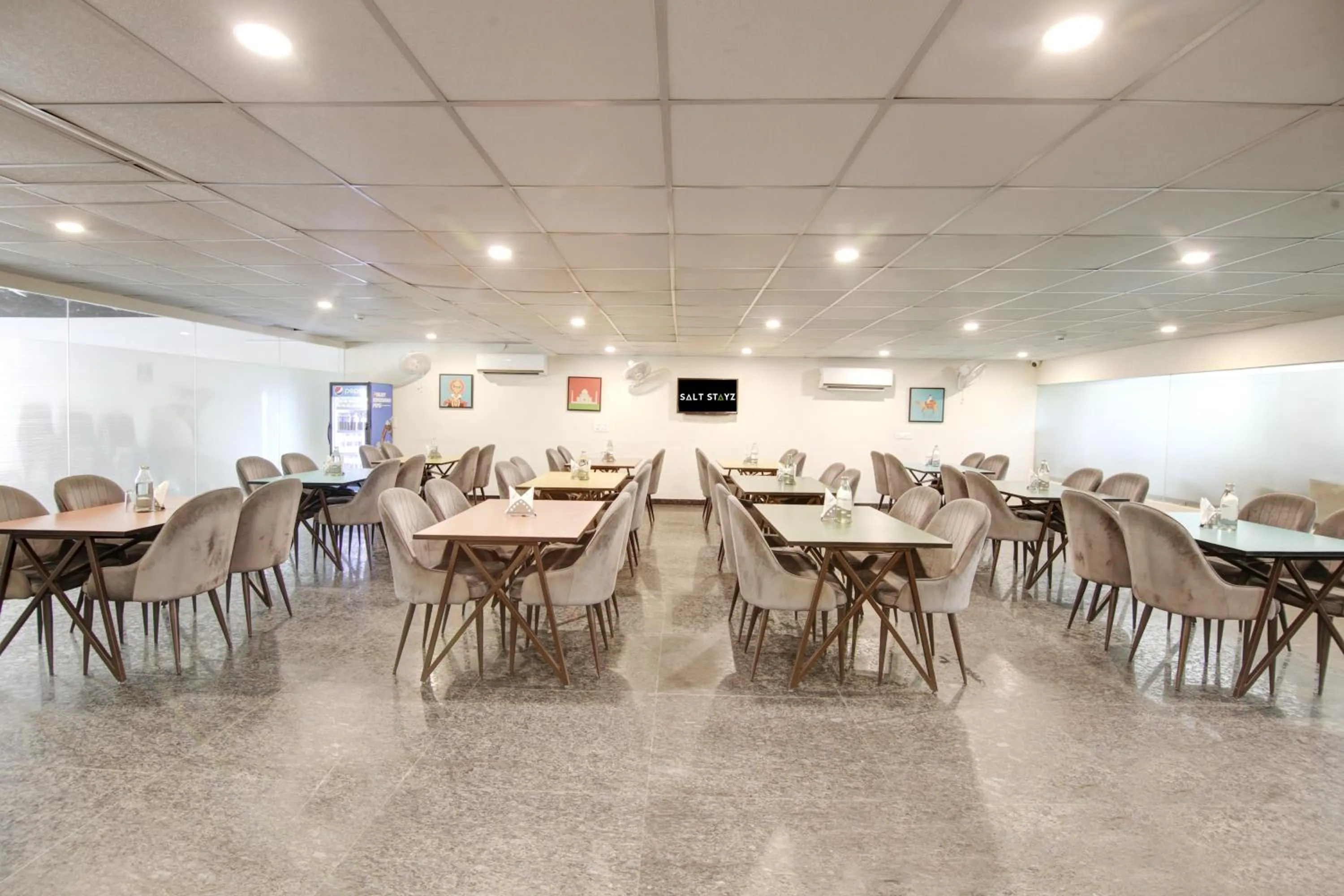 Restaurant/places to eat in Saltstayz Select - Huda City Center