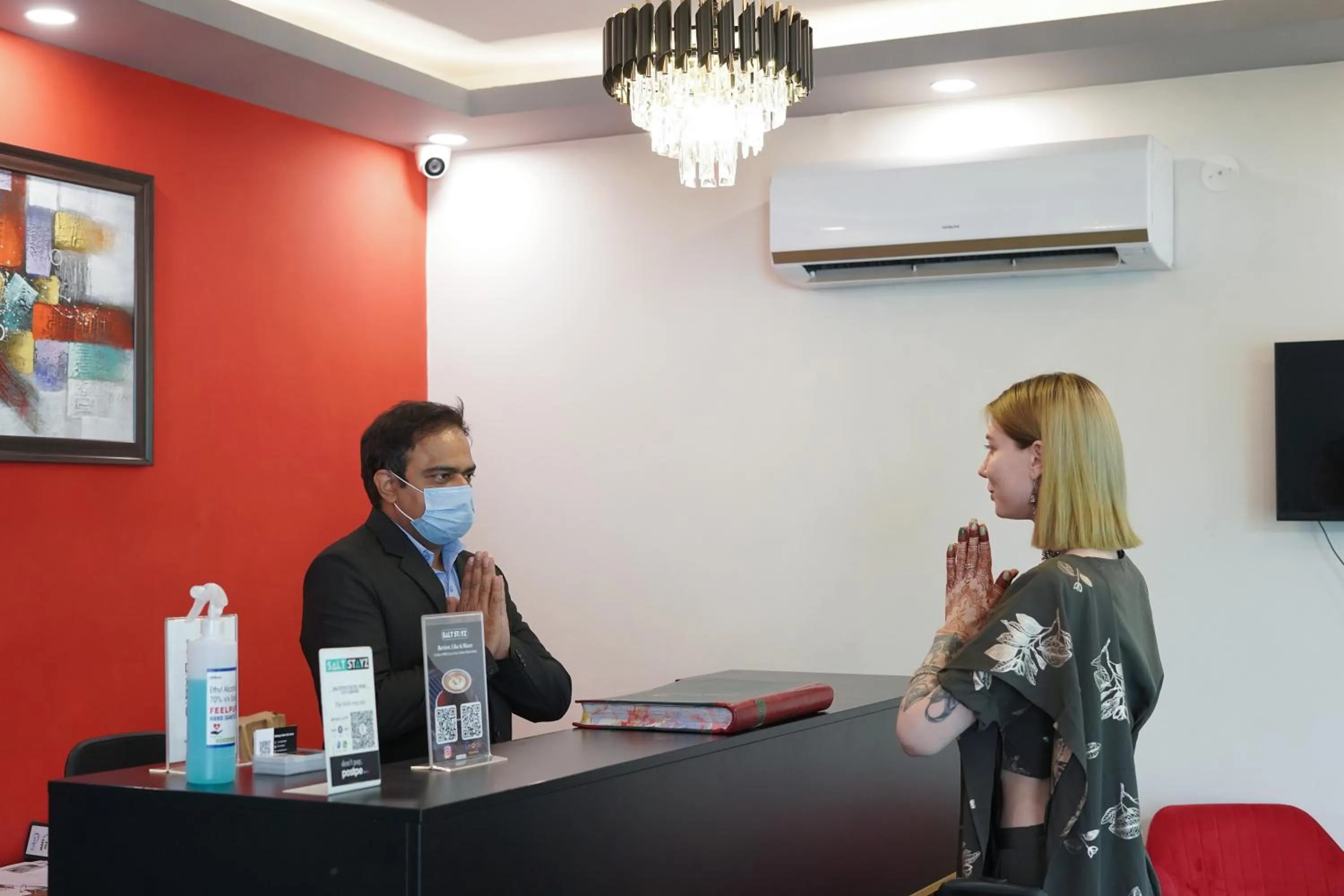 People in Saltstayz Select - Huda City Center