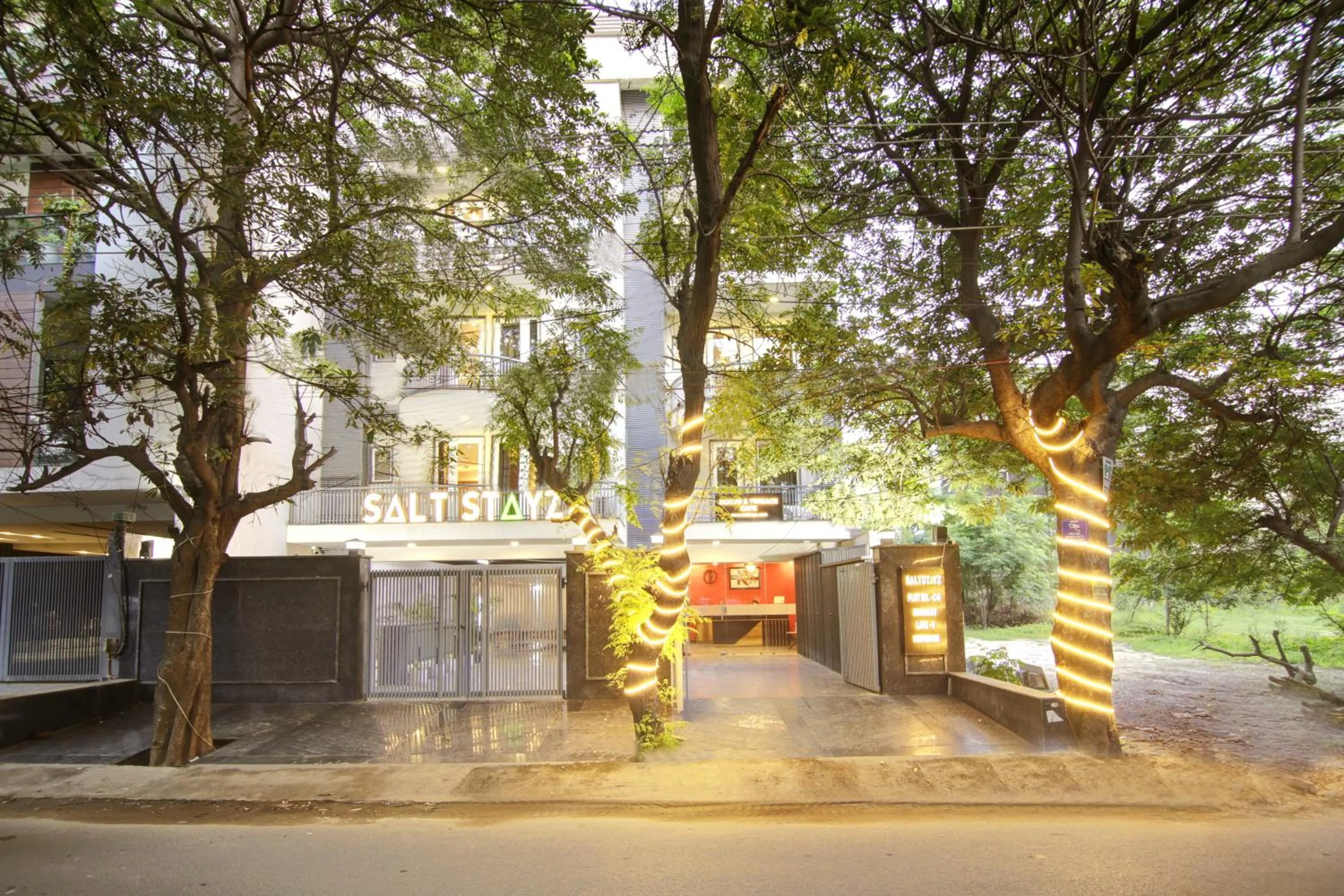 Property building in Saltstayz Select - Huda City Center