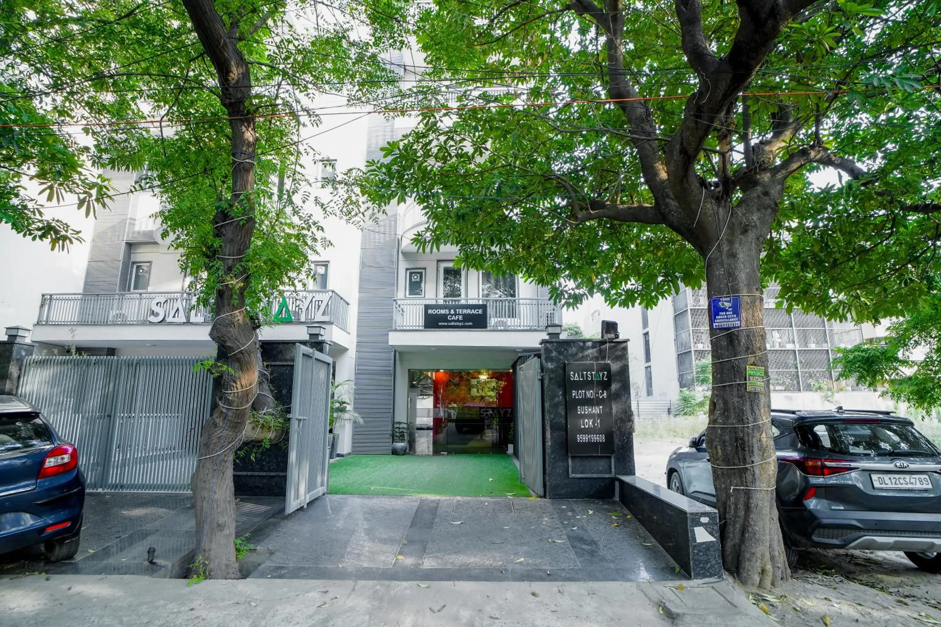 Property building in Saltstayz Select - Huda City Center