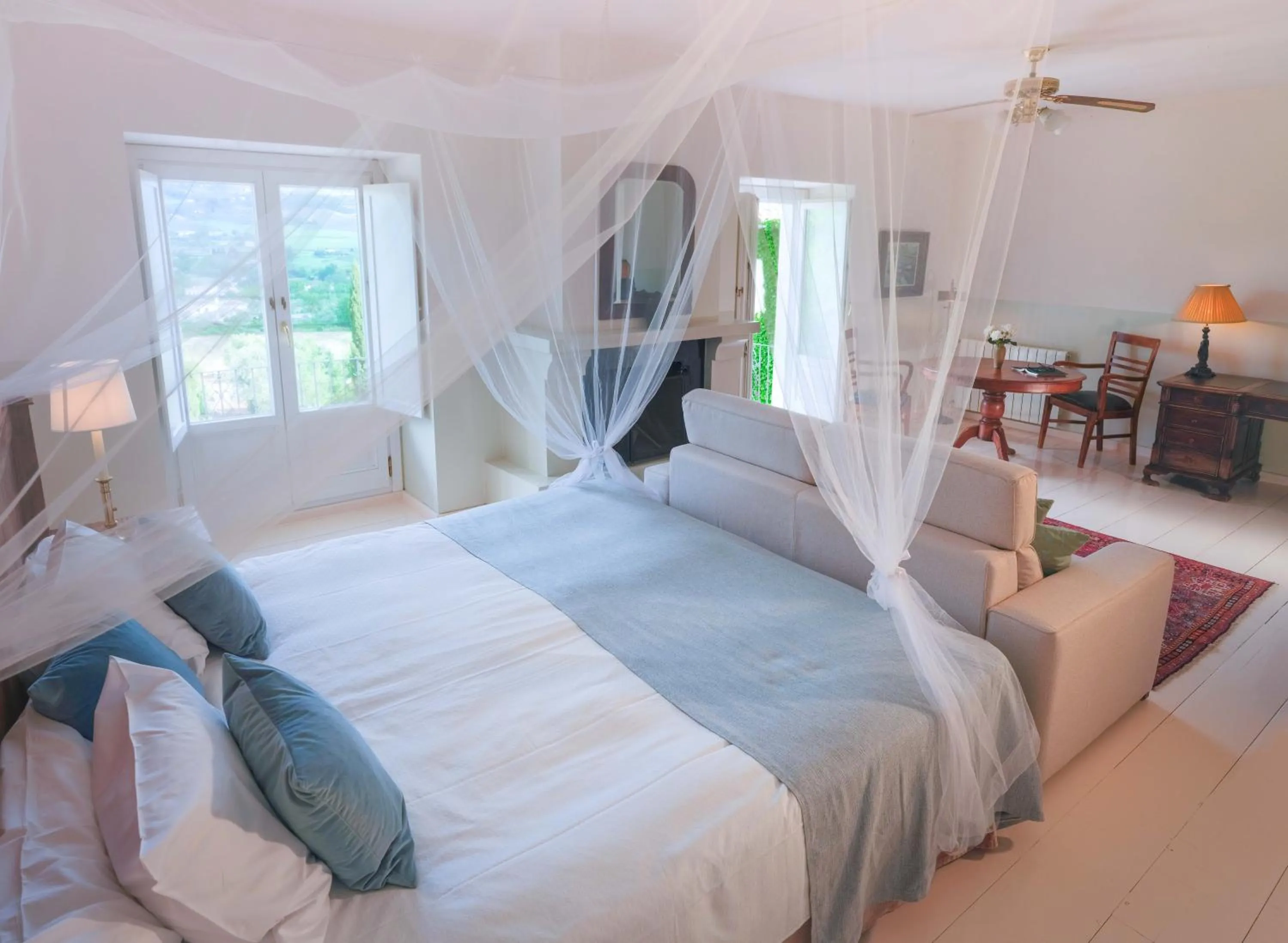 Bed in Hotel La Fuente de la Higuera