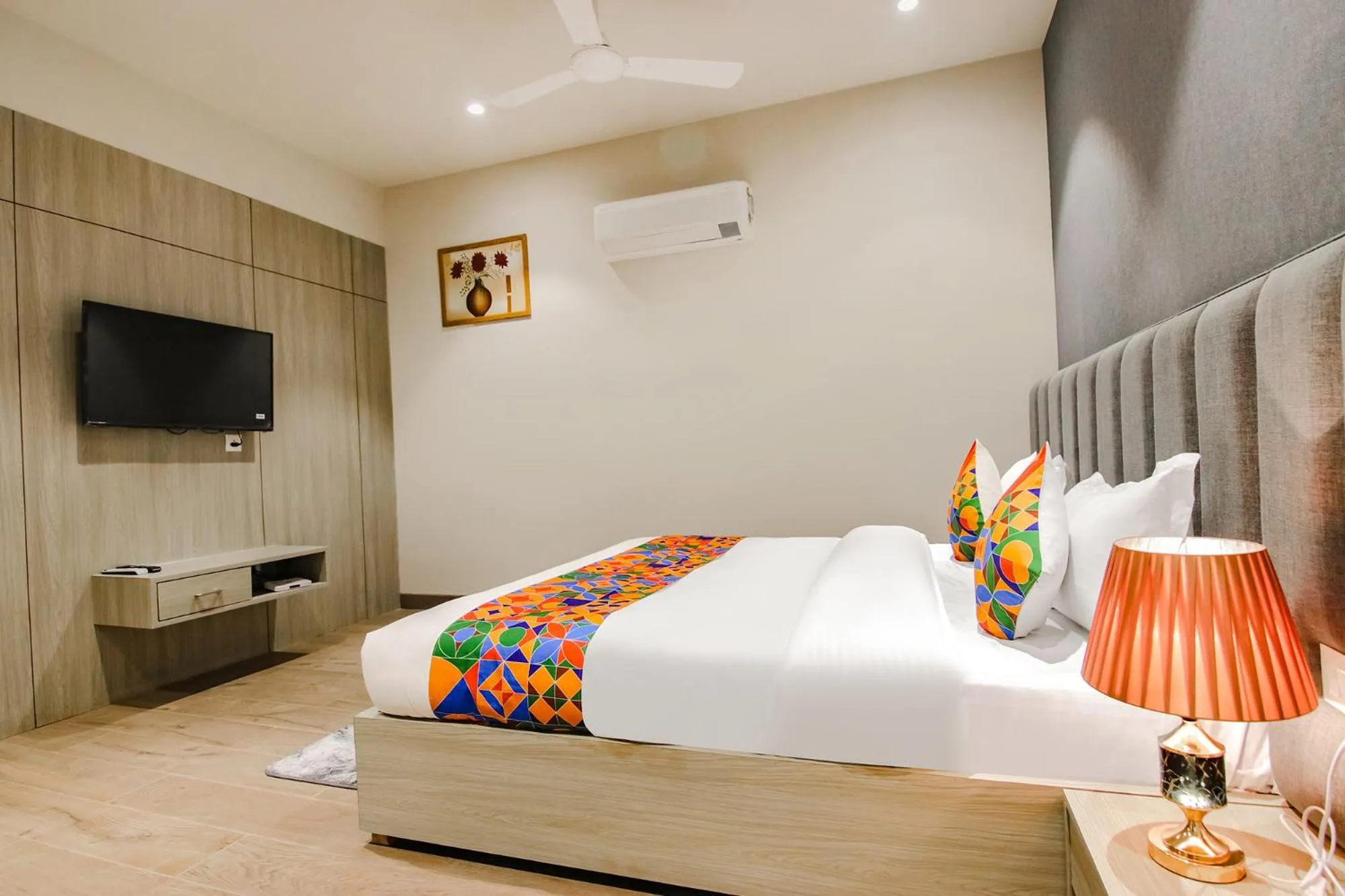 TV and multimedia, Bed in FabHotel Prime K9 Grand