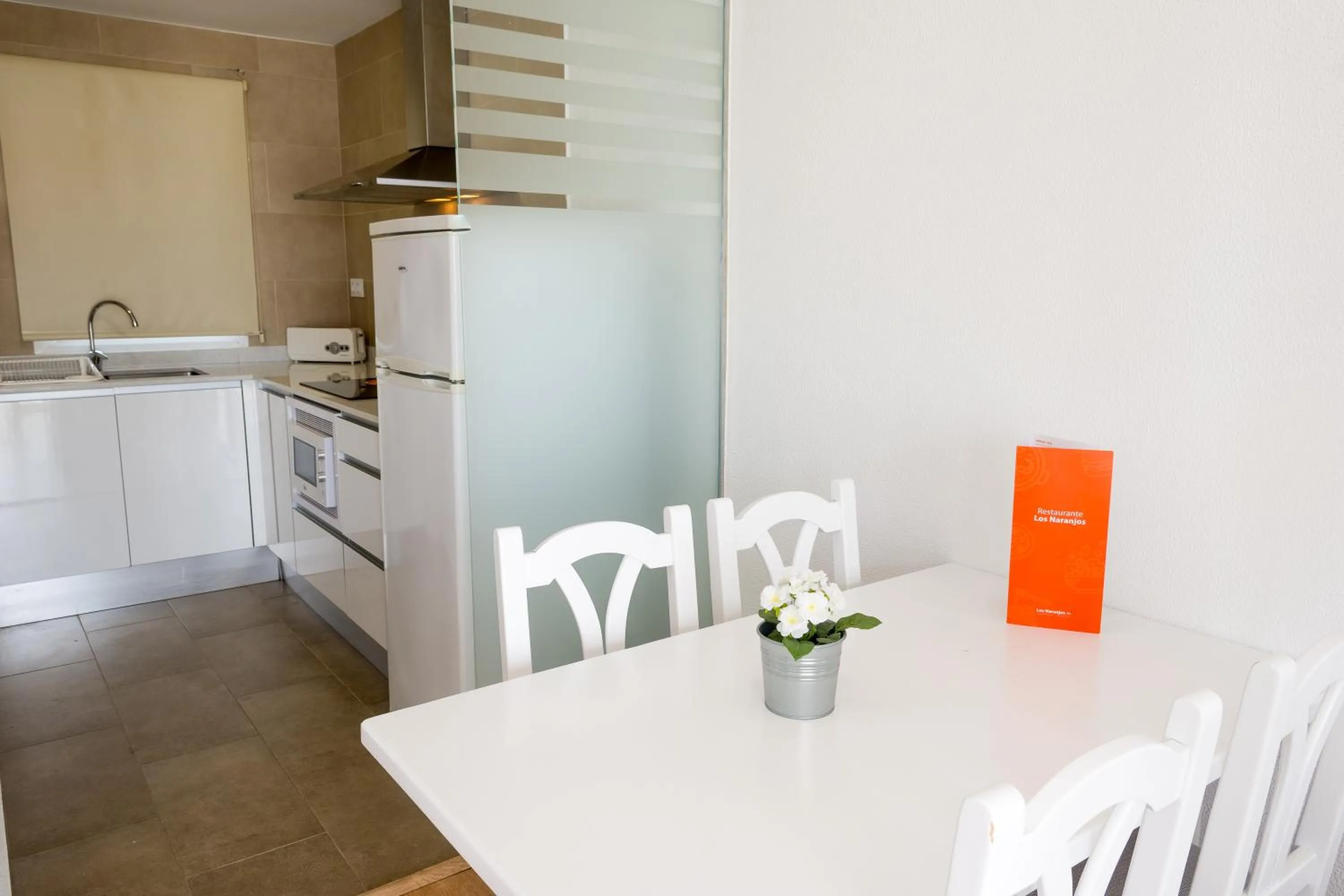 Kitchen or kitchenette in Naranjos Resort Menorca