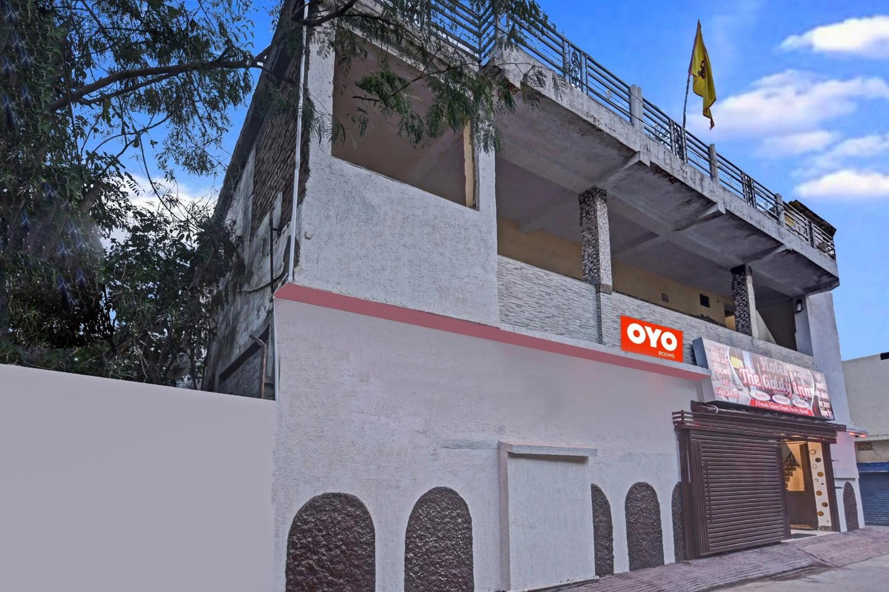 Facade/entrance in Hotel O The Goldy Inn