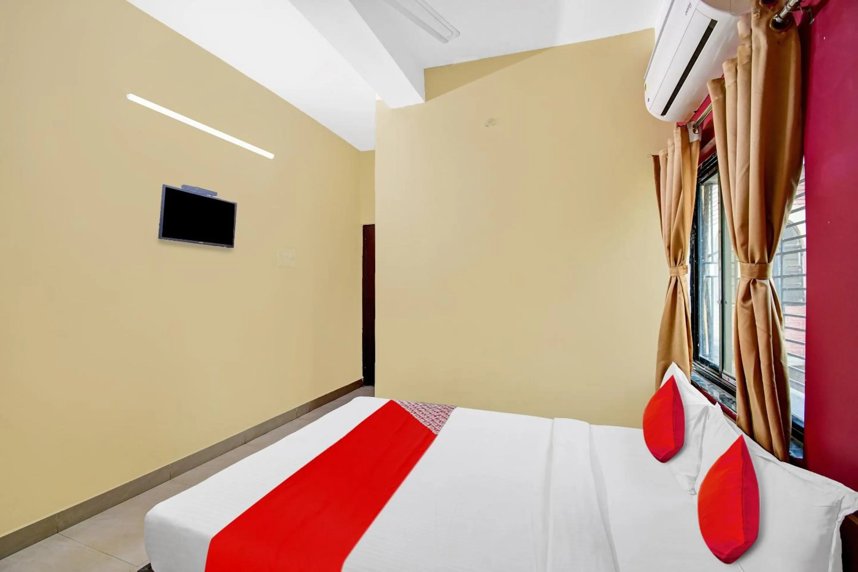 Facade/entrance, Bed in Hotel O Grand Lazeez Dumurjala outdoor Stadium