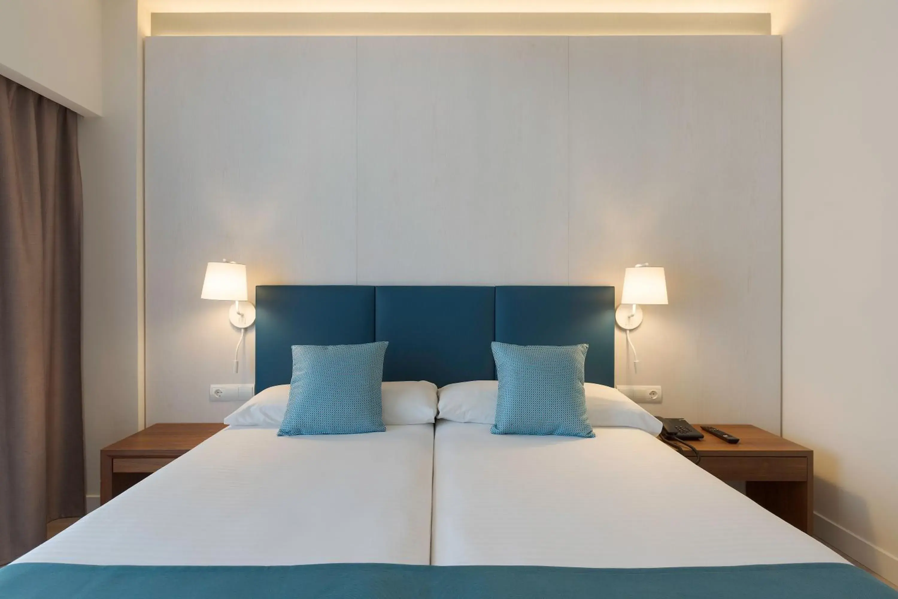 Double - single occupancy in Alua Illa de Menorca Double - single occupancy in Alua Illa de Menorca