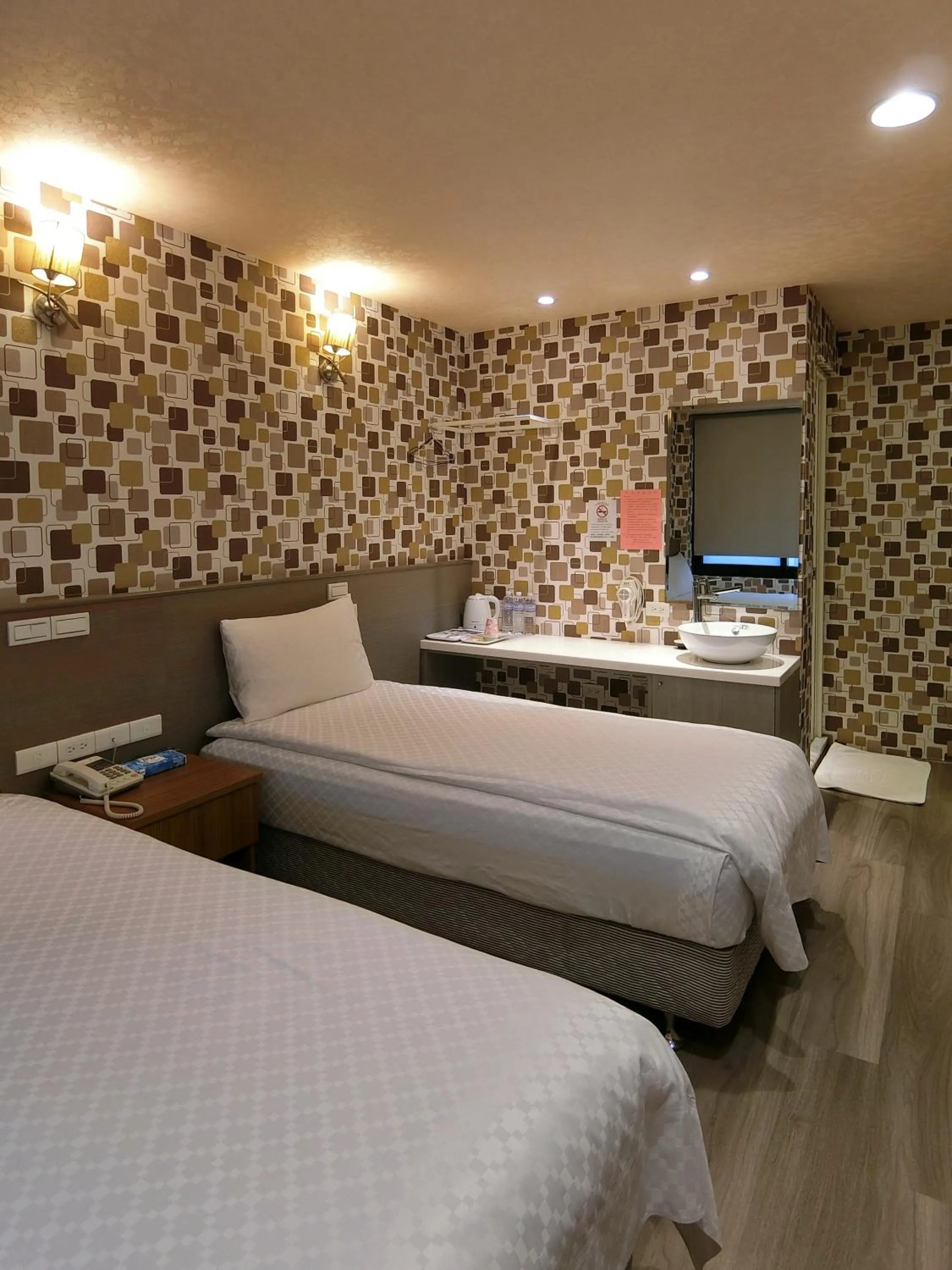 Photo of the whole room, Bed in Taiwan Seven Days Boutique Hotel