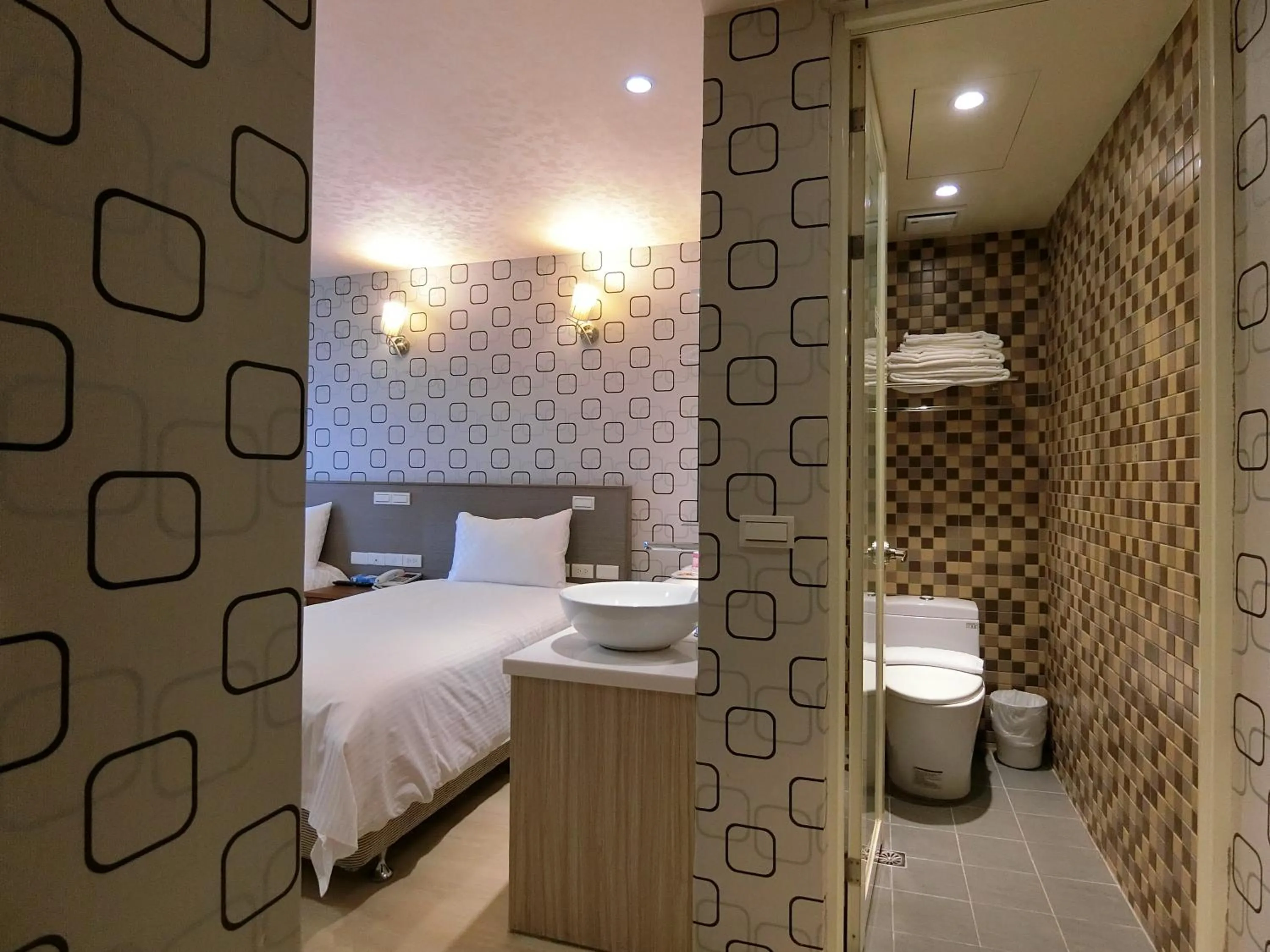 Bathroom, Bed in Taiwan Seven Days Boutique Hotel