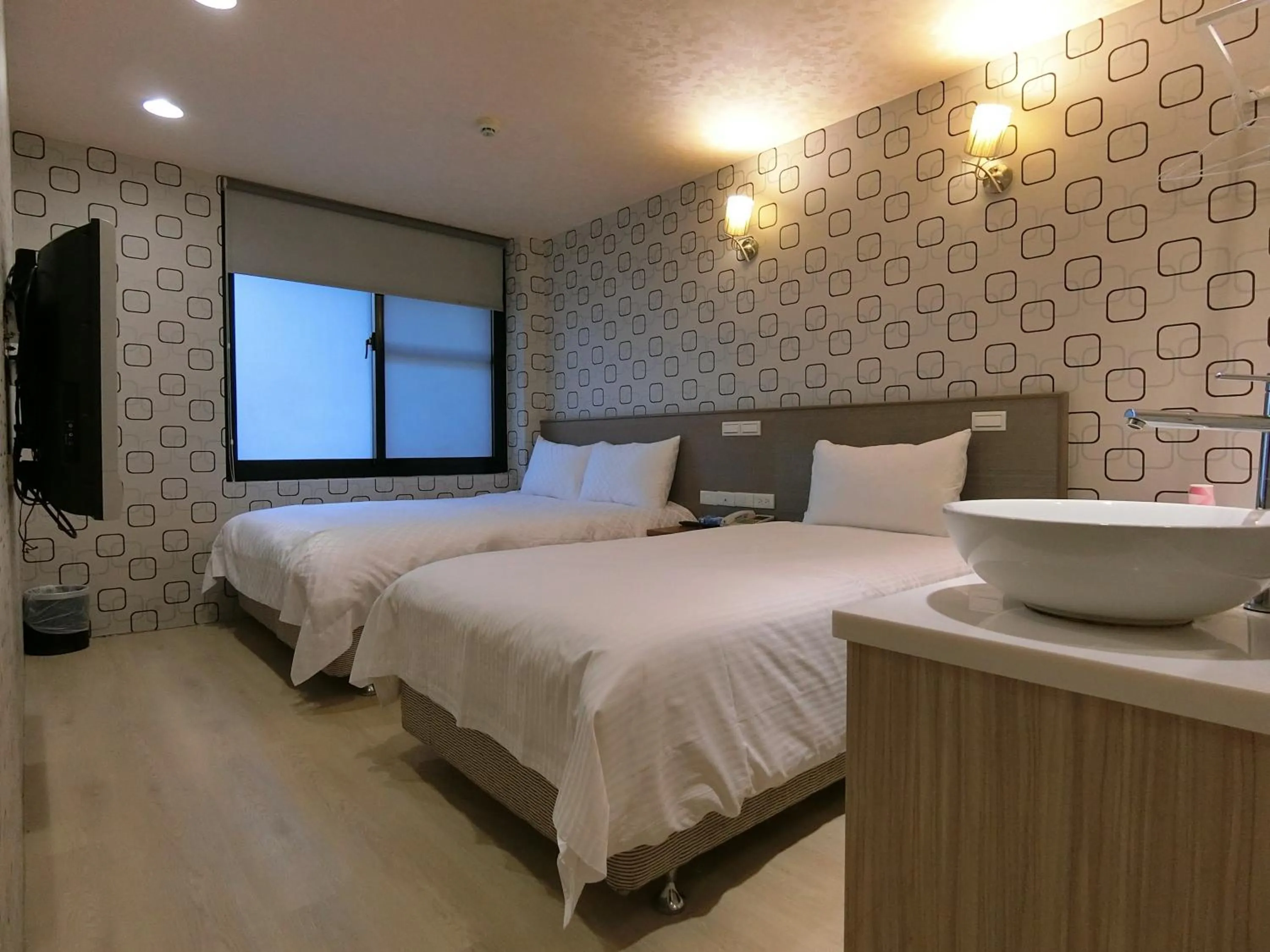 Photo of the whole room, Bed in Taiwan Seven Days Boutique Hotel