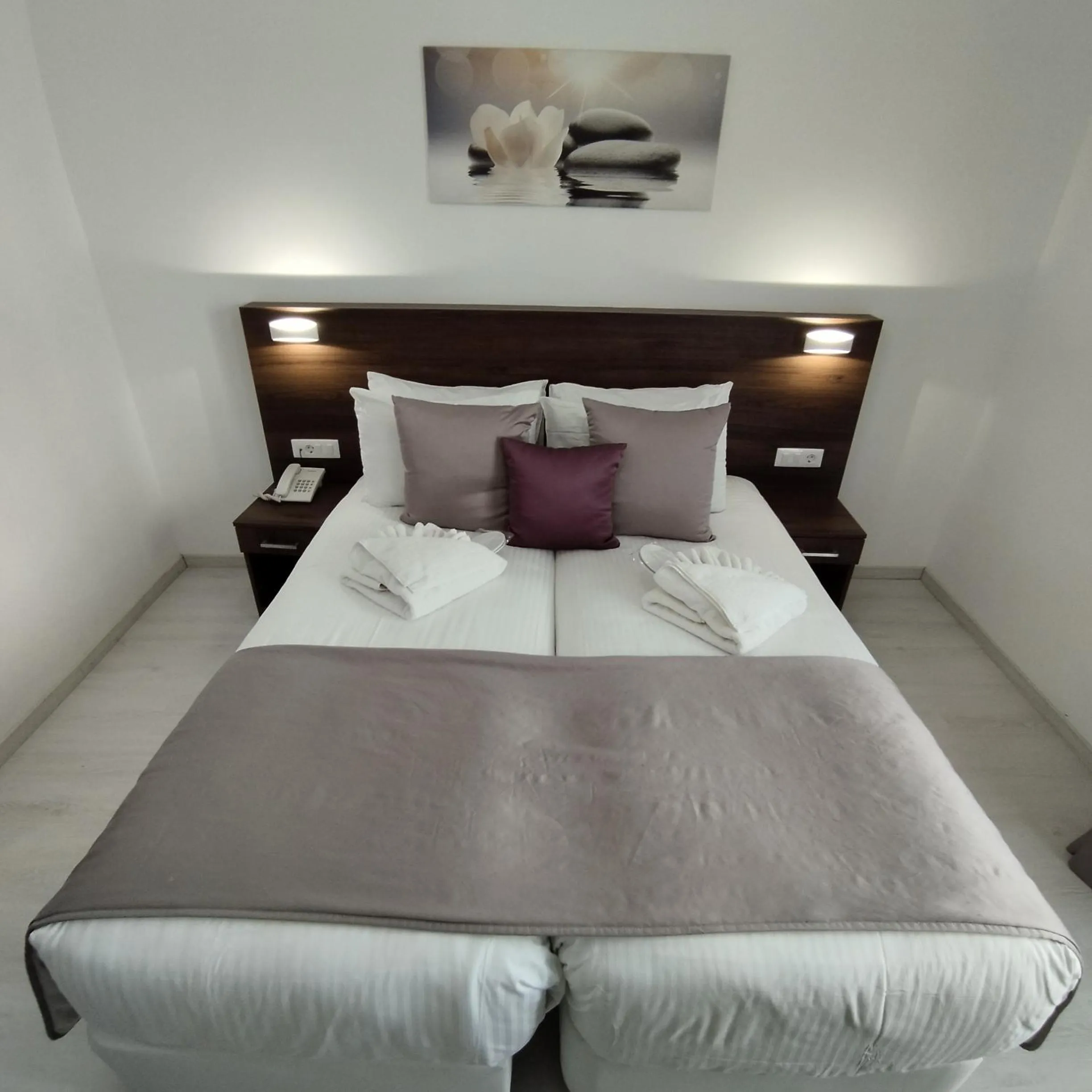 Bedroom, Bed in International Atene hotel
