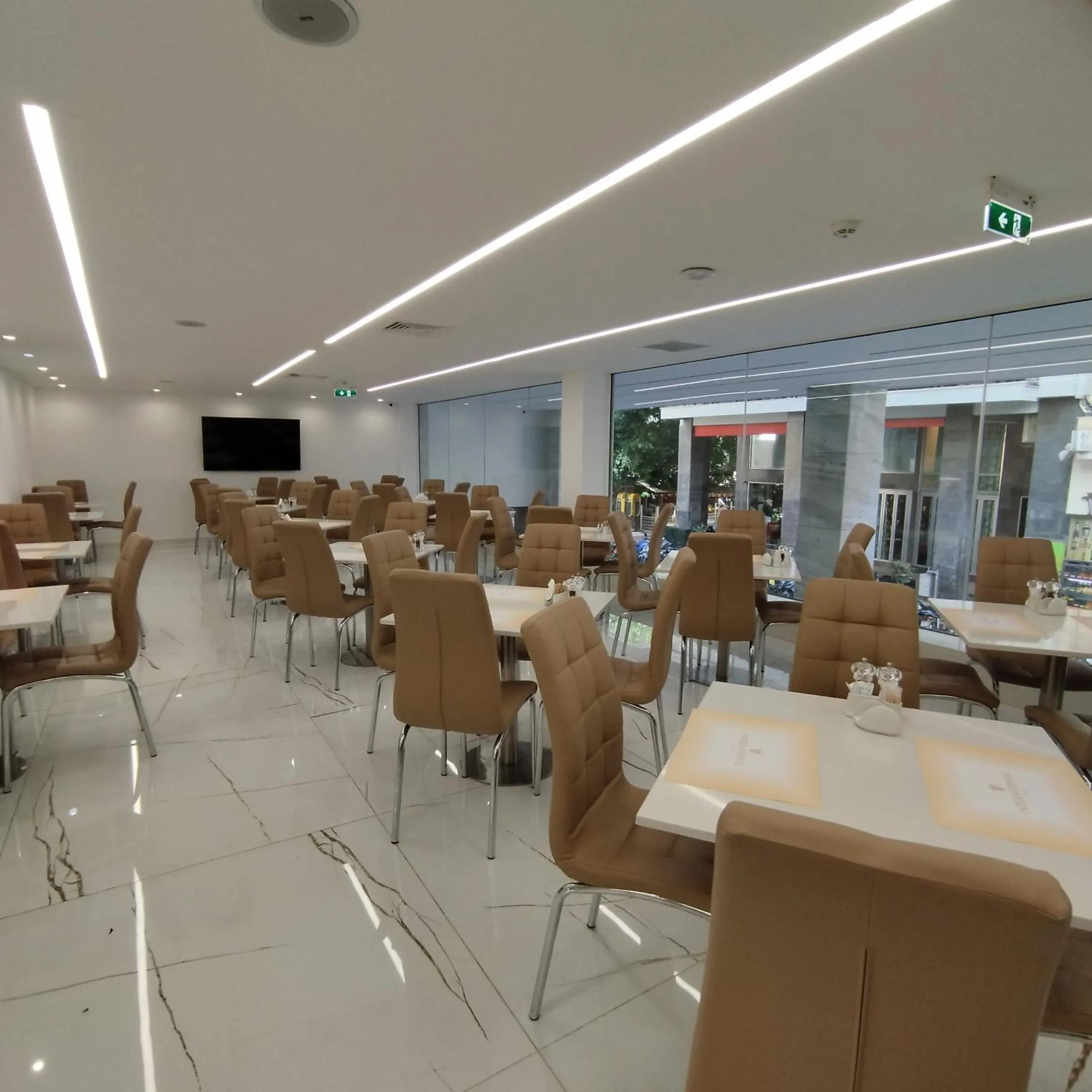 Restaurant/places to eat in International Atene hotel