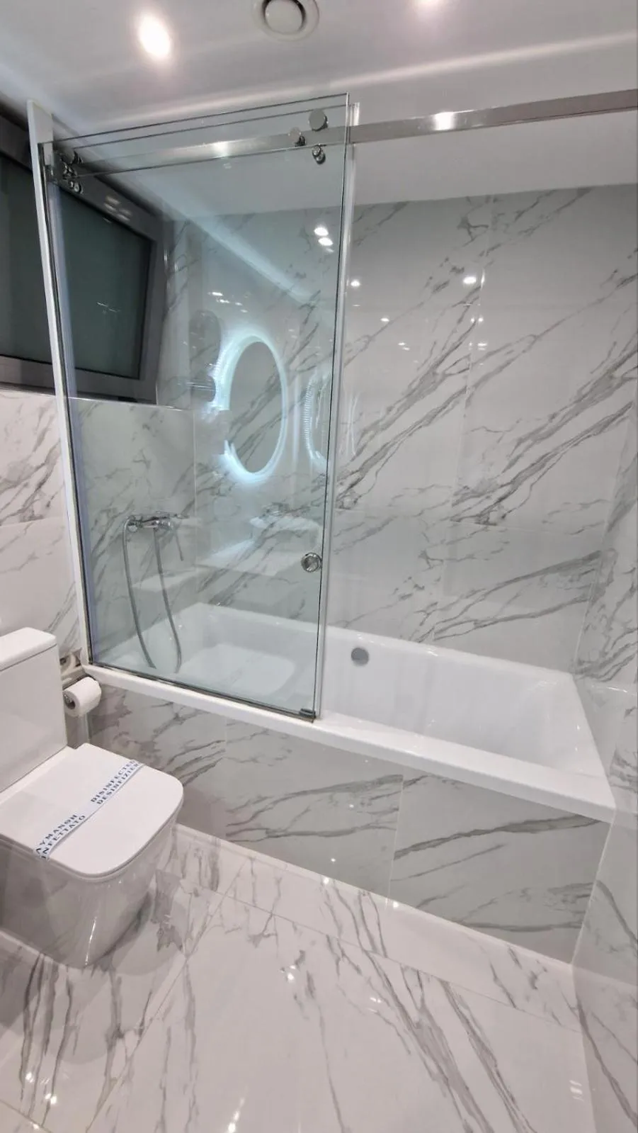 Bathroom in International Atene hotel