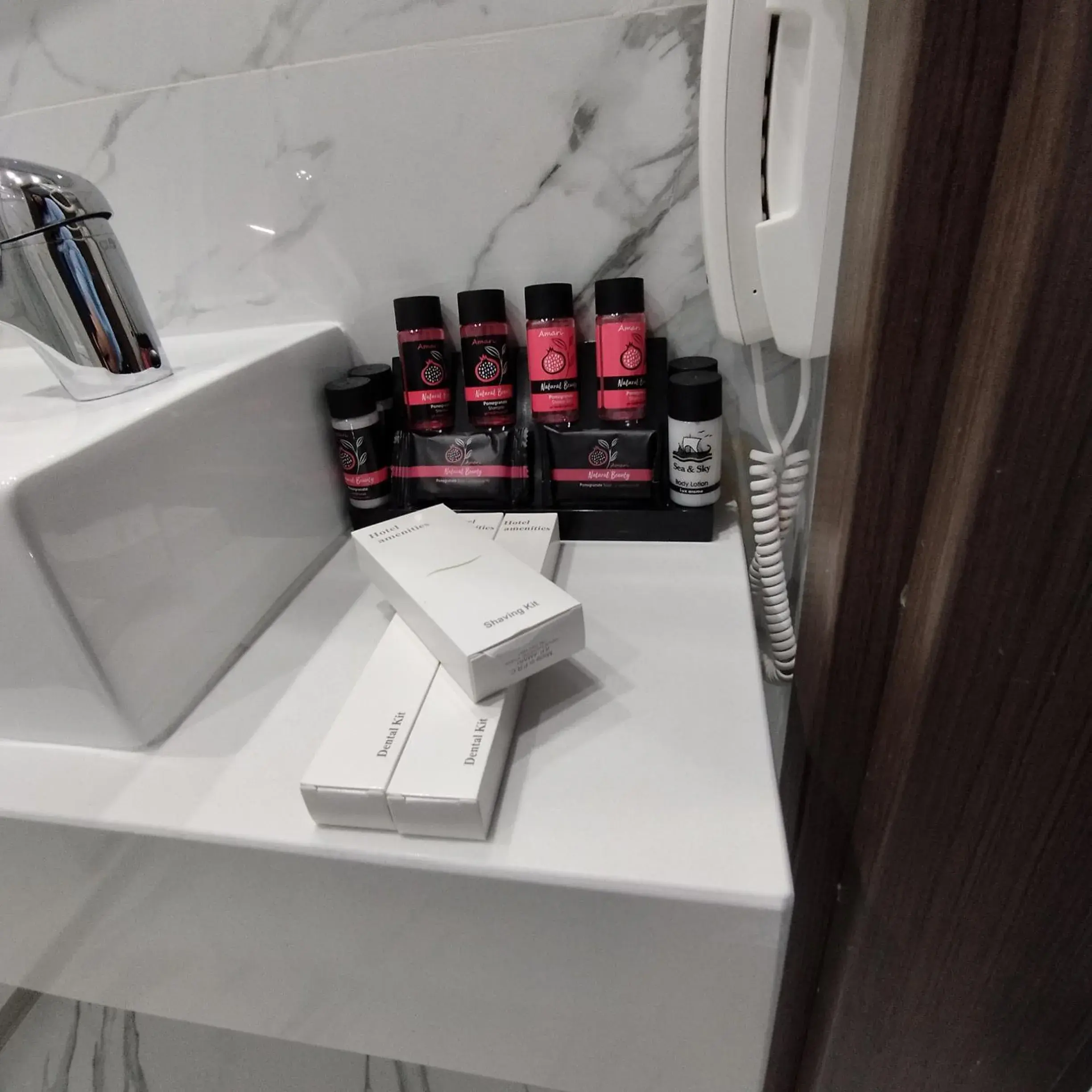 Bathroom in International Atene hotel Bathroom in International Atene hotel