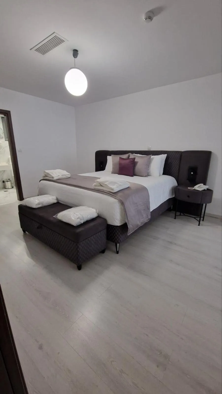 Bedroom, Bed in International Atene hotel