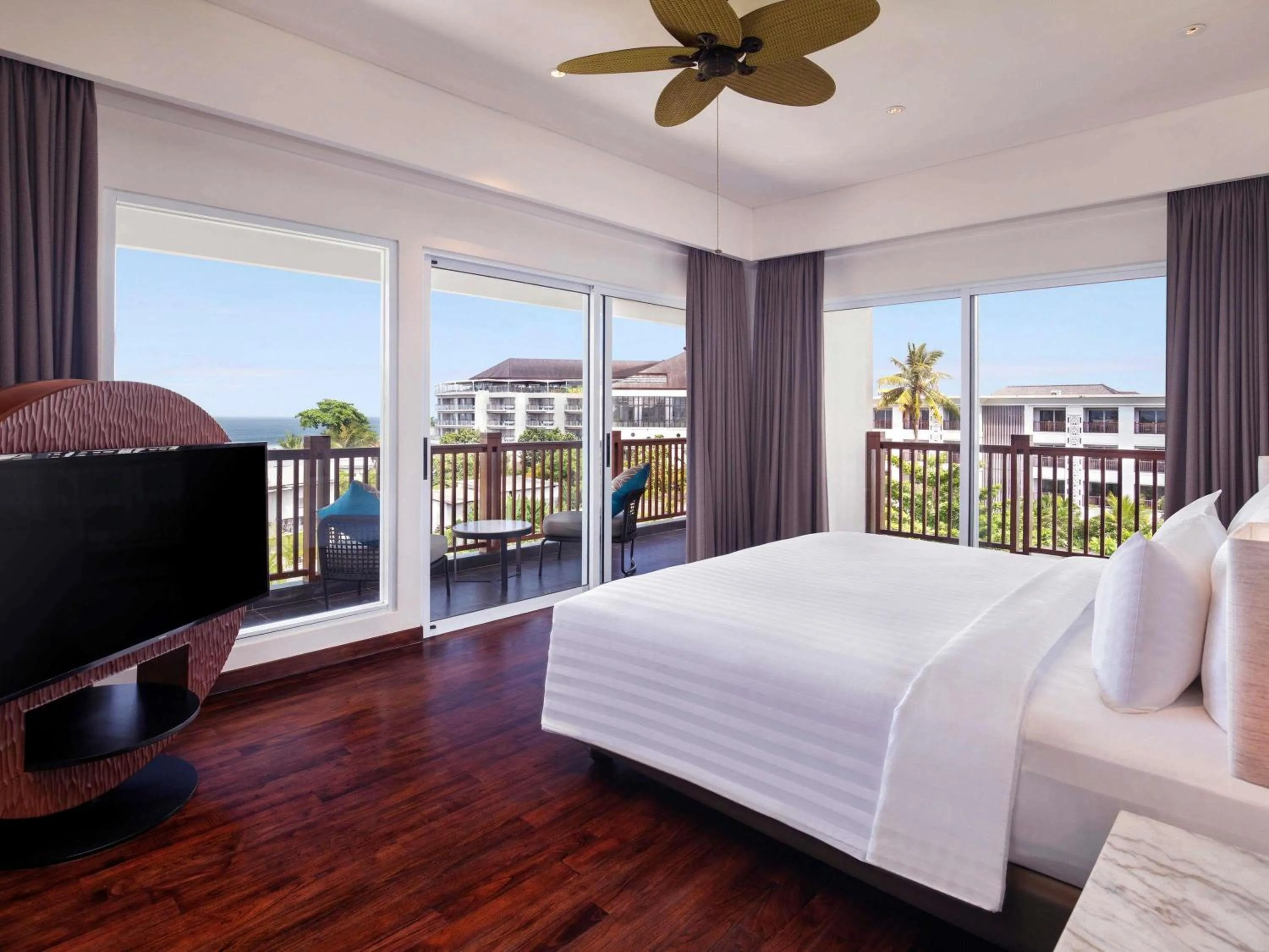 Bedroom, Bed in Grand Mercure Bali Seminyak