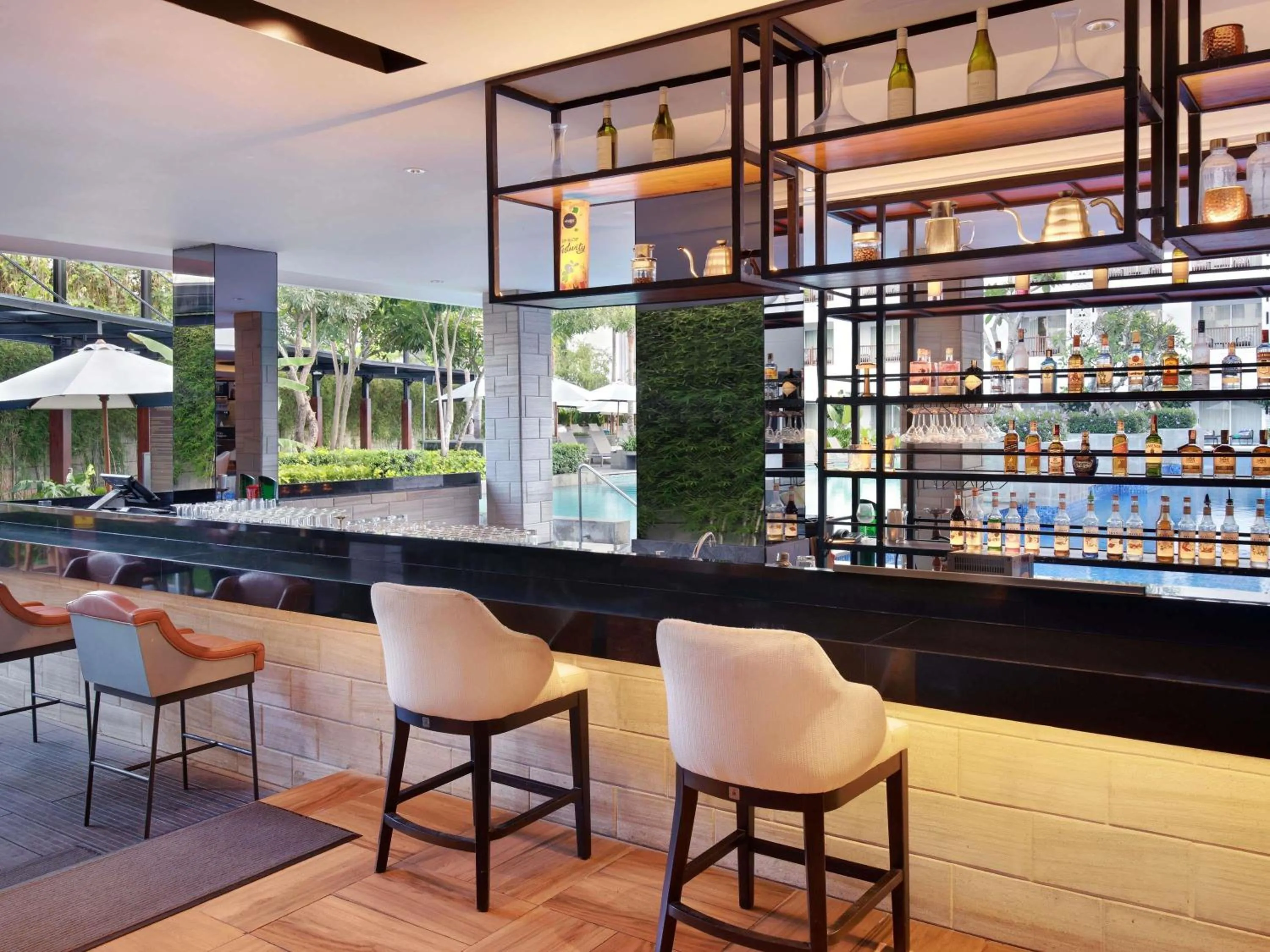 Lounge or bar in Grand Mercure Bali Seminyak